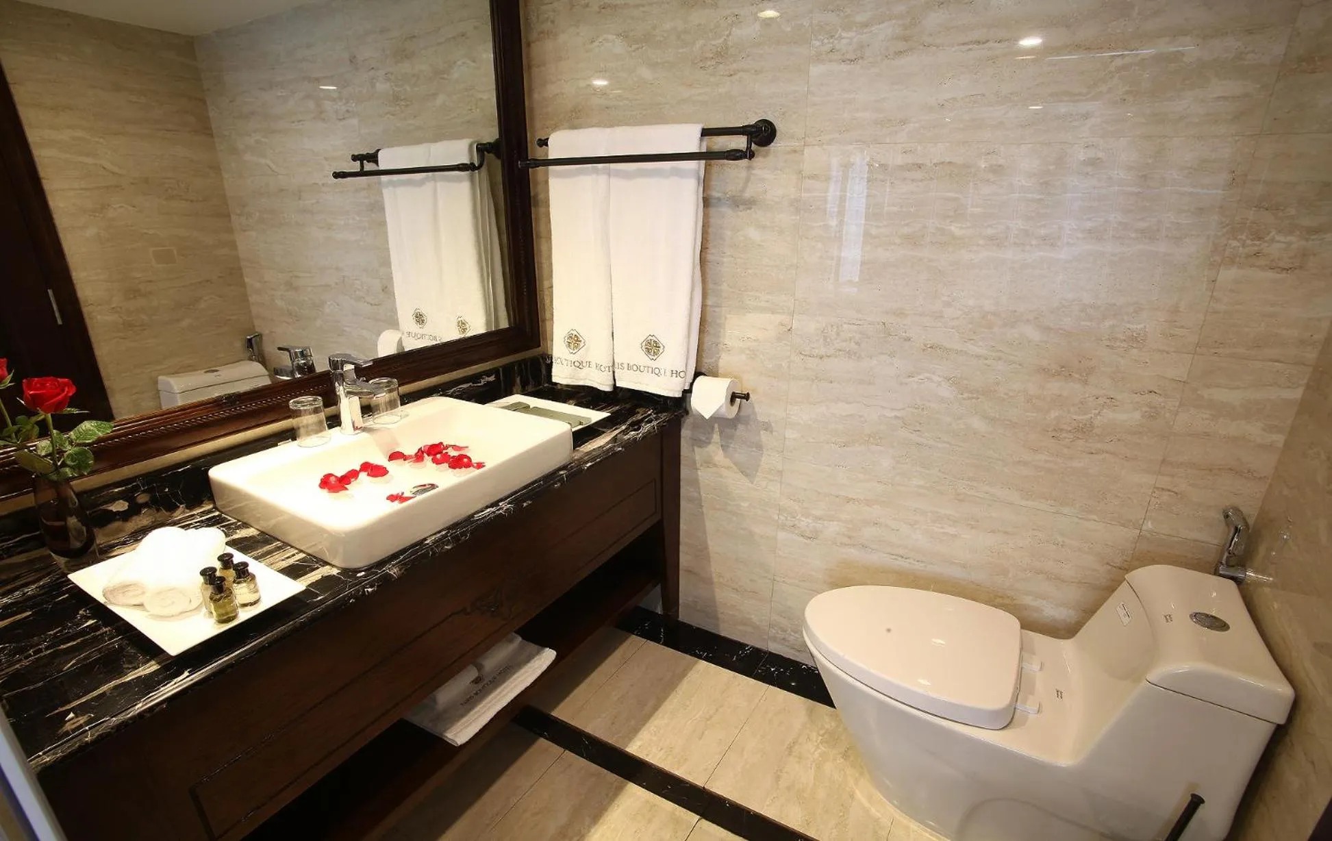 Shower in Paris Boutique Hotel Sapa