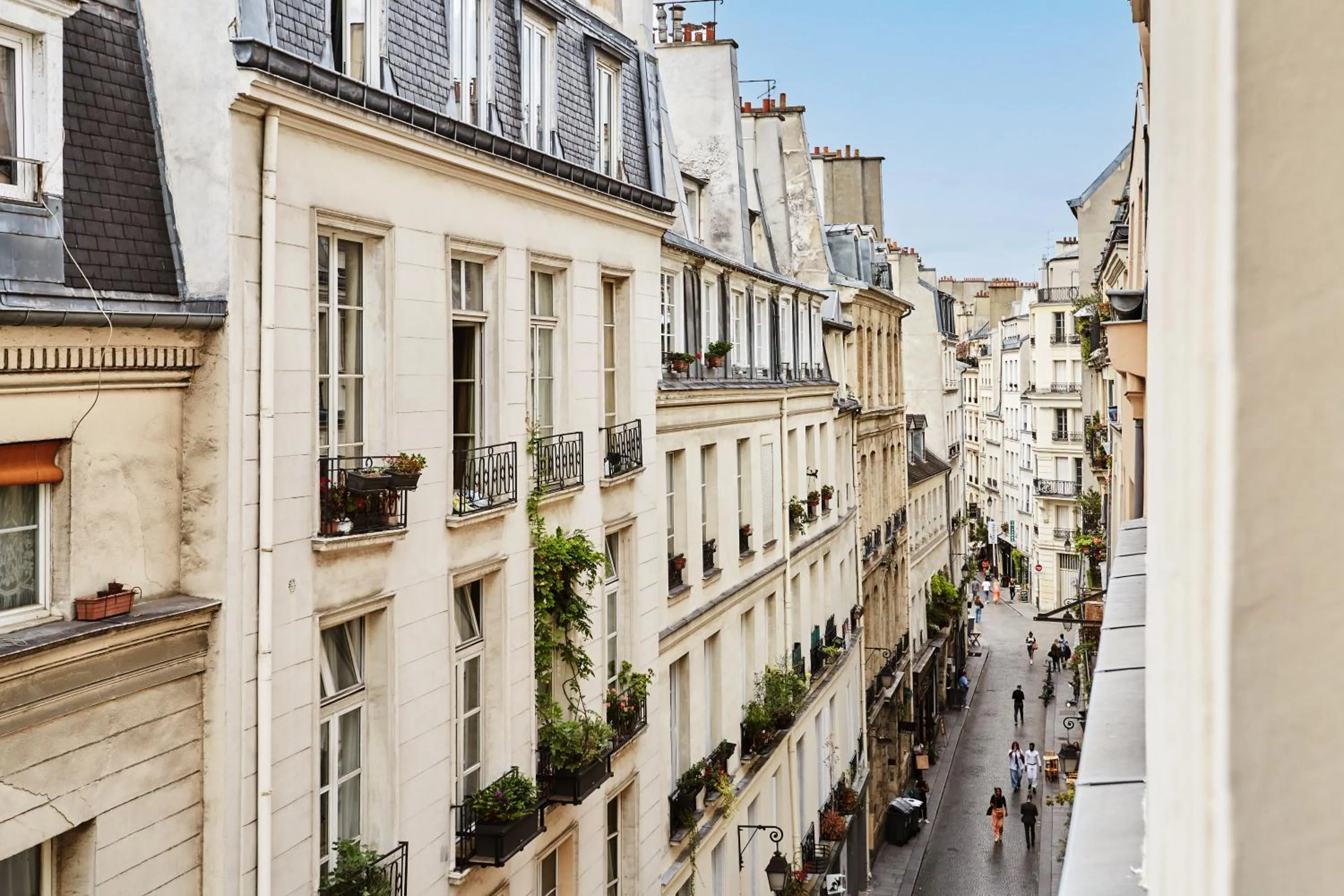 City view in Hôtel Tiquetonne