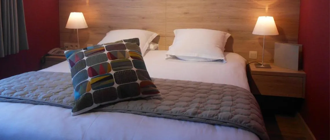 Bed in Hostellerie du Peiffeschof, The Originals Relais