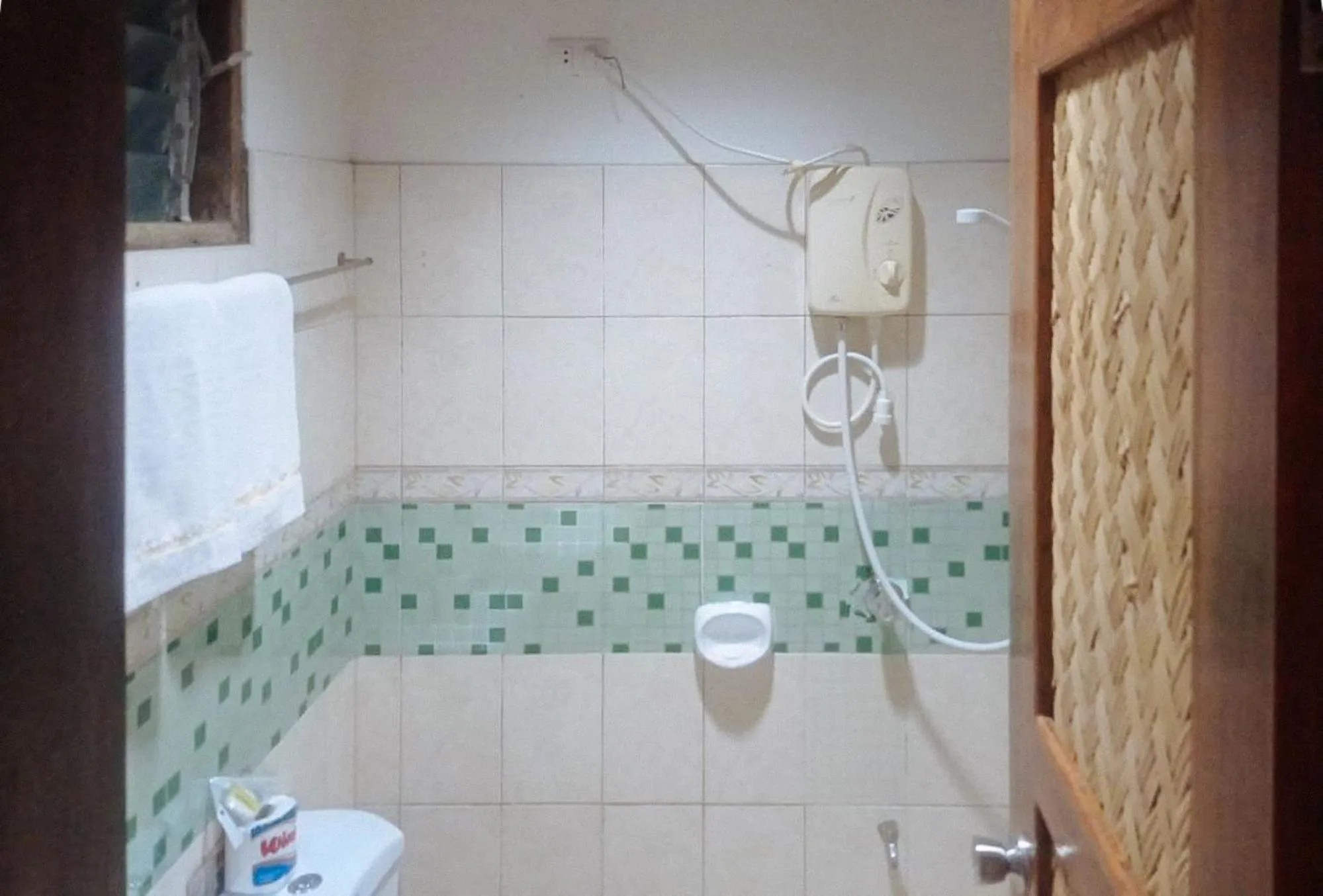 Shower in RedDoorz at Amphibi-ko Resort Palawan