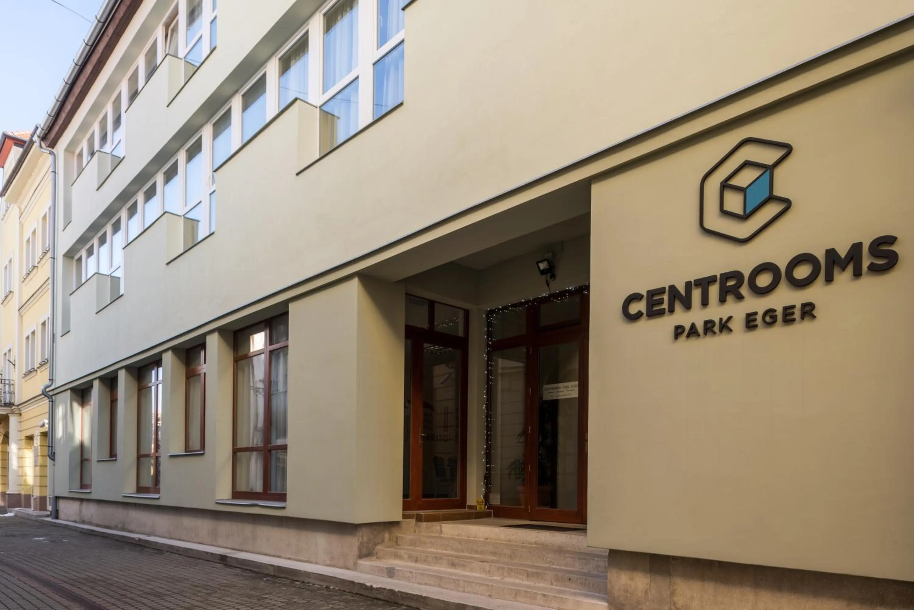 Facade/entrance in Centrooms Eger