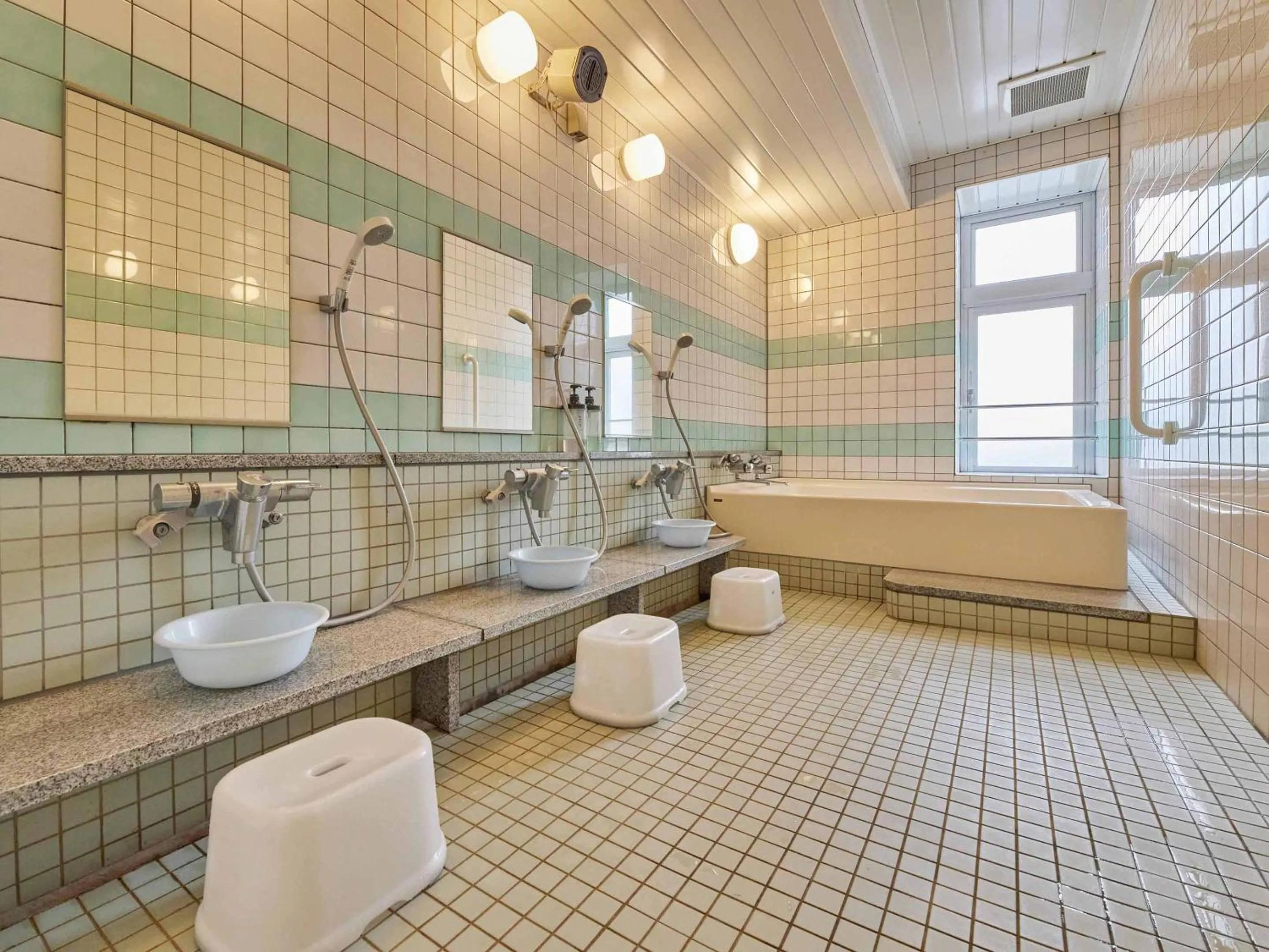 Shower in Kumagaya Royal Hotel Suzuki