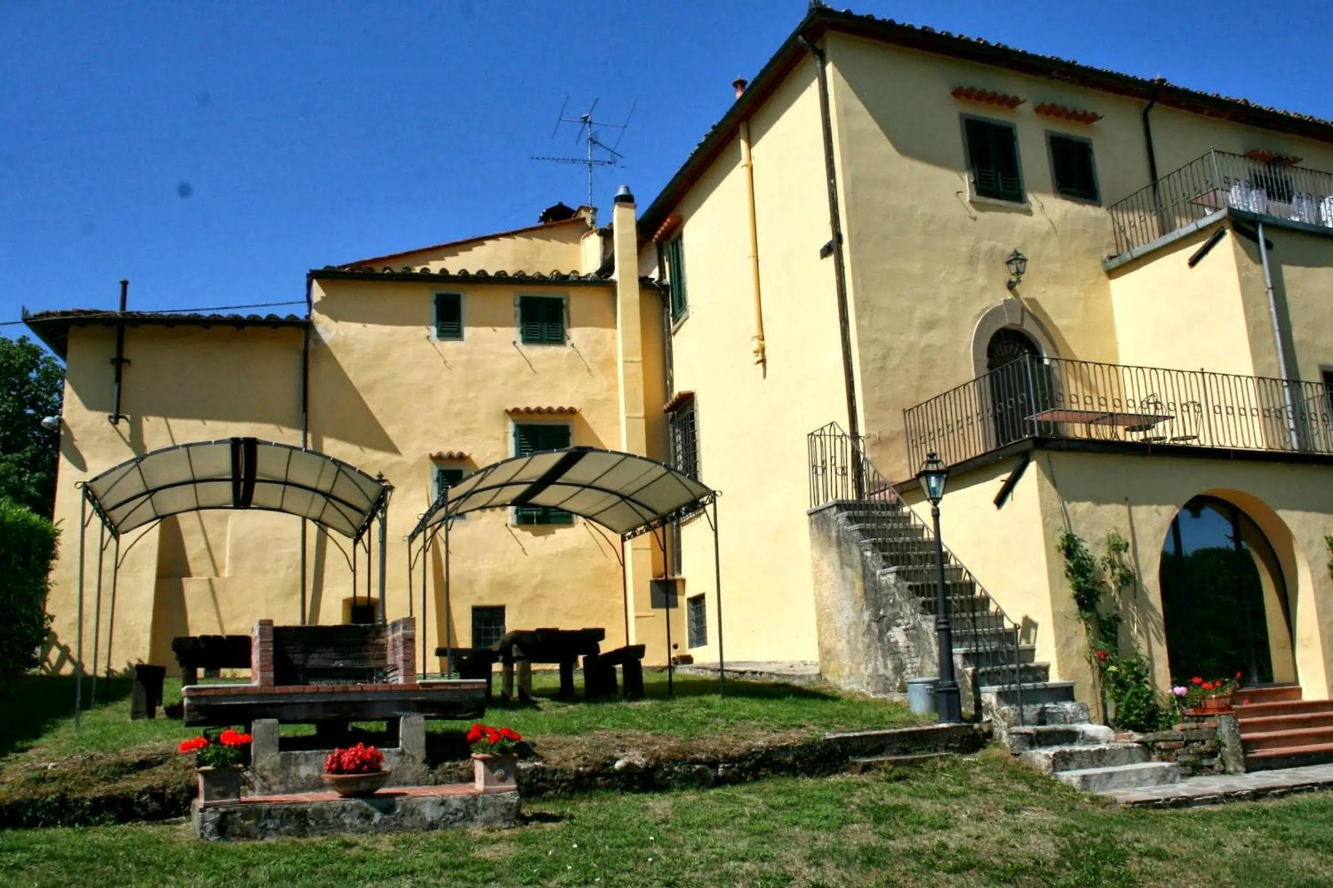 Facade/entrance in Villa Marisel