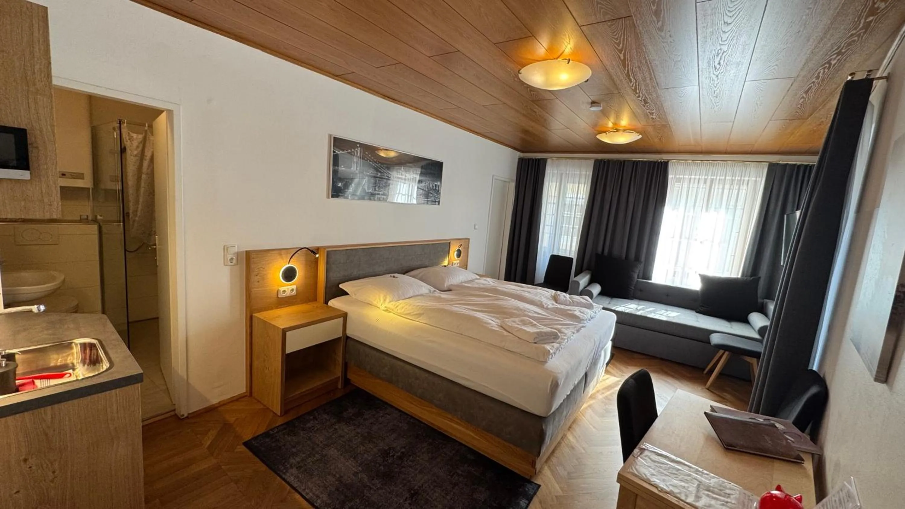Family Room with Shower in Guesthouse Mozart - Apartment House