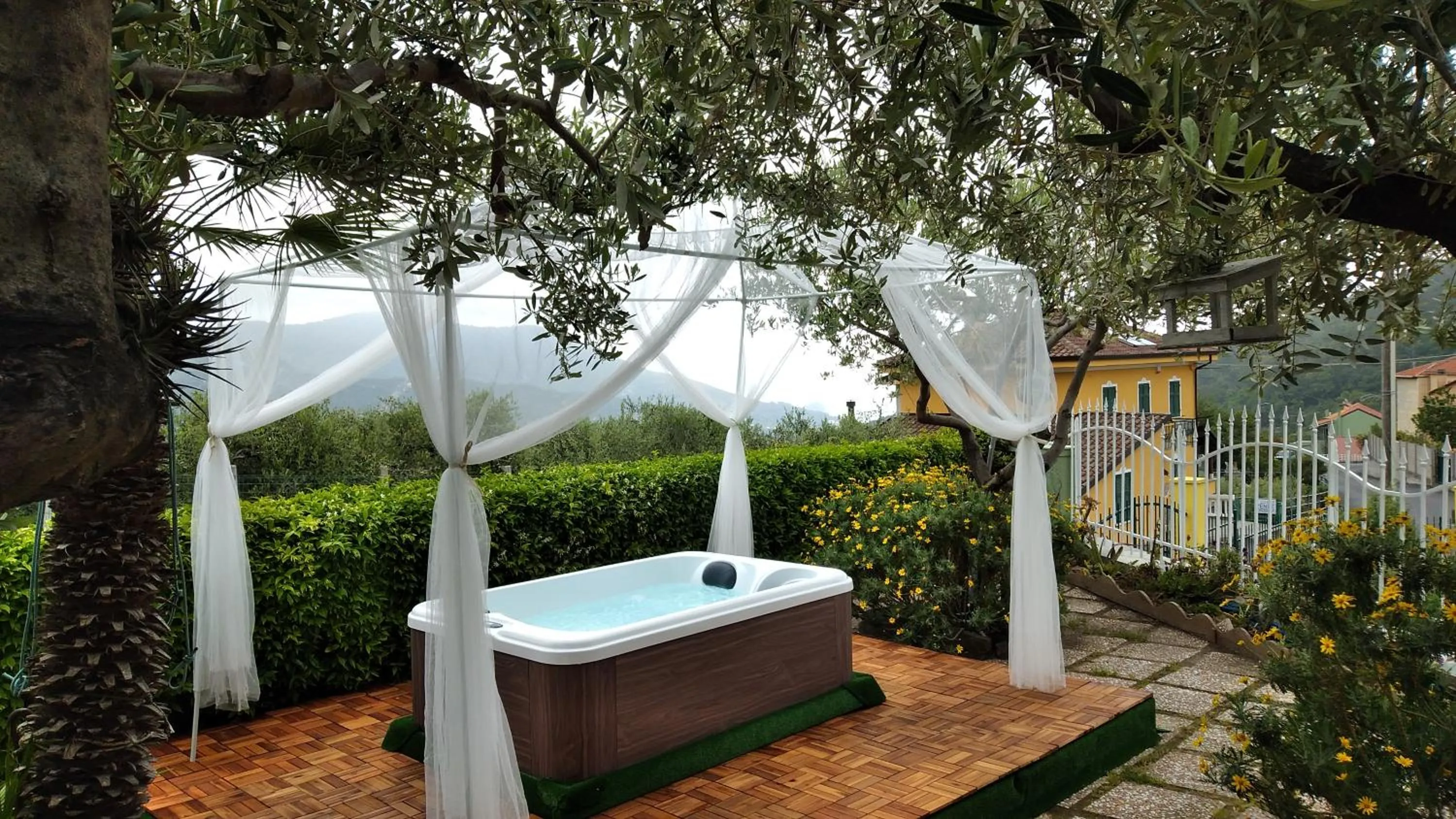 Hot Tub in B&B Elfo degli Ulivi