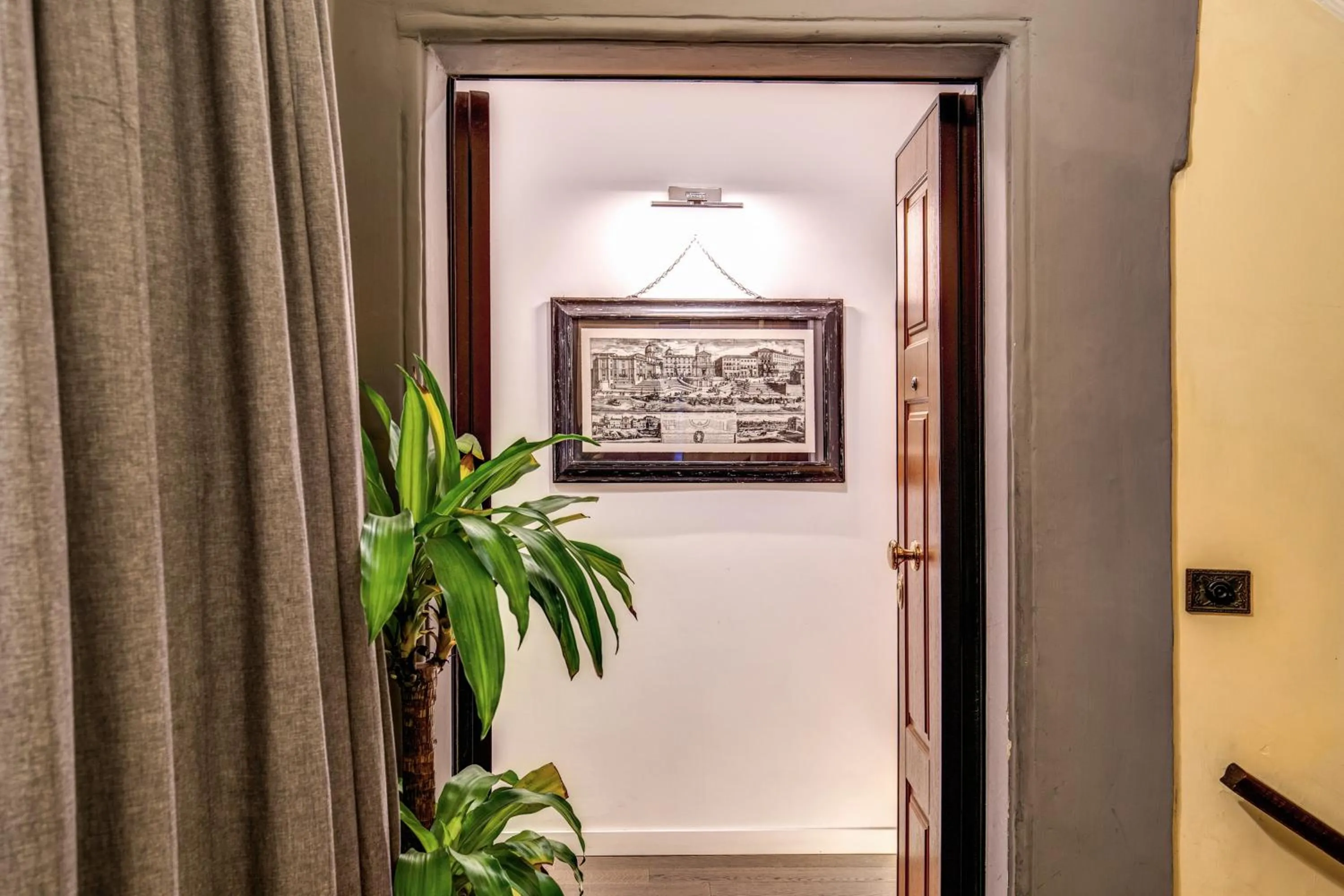 Decorative detail in Approdo Ripetta