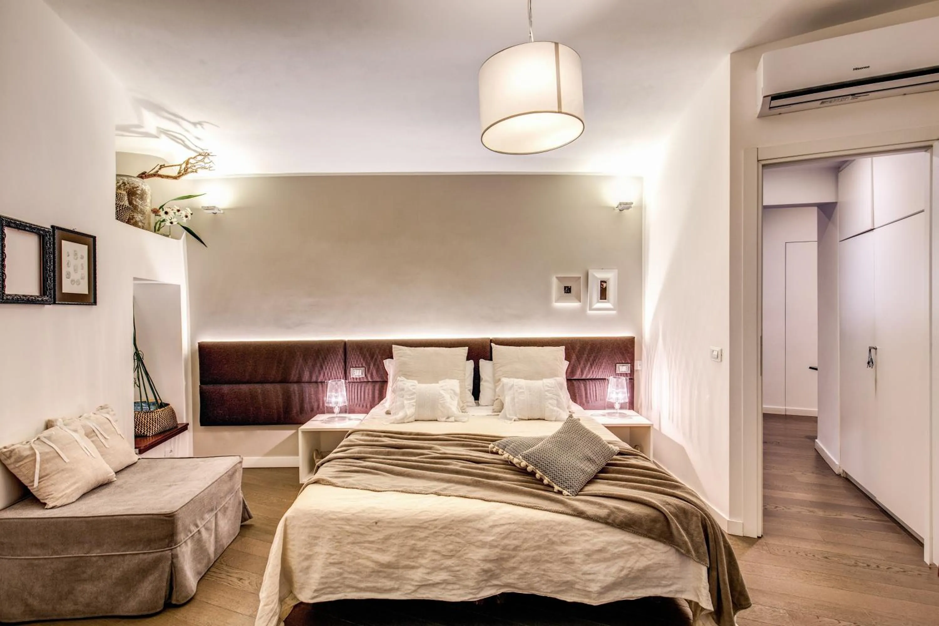 Photo of the whole room, Bed in Approdo Ripetta