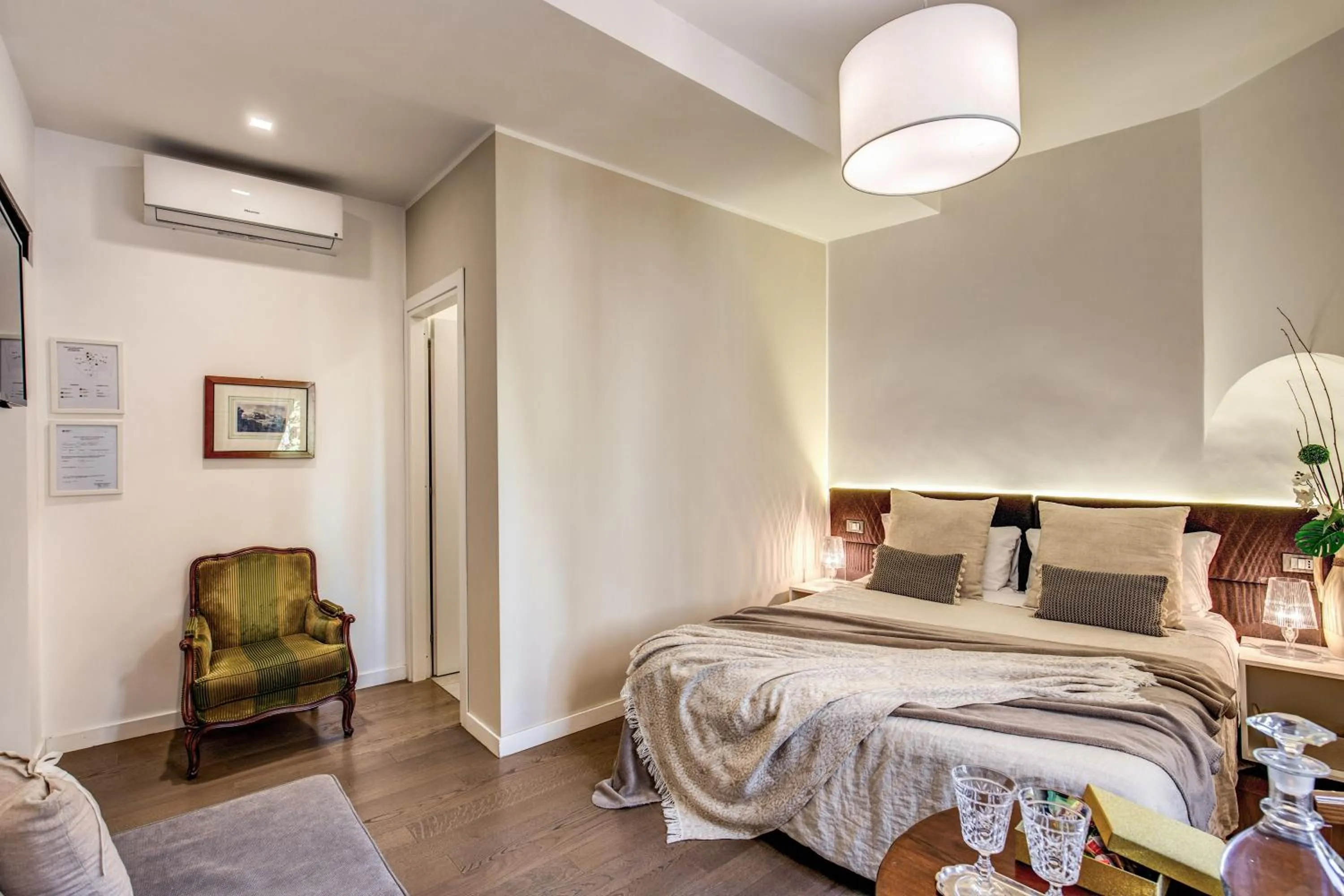 Photo of the whole room, Bed in Approdo Ripetta