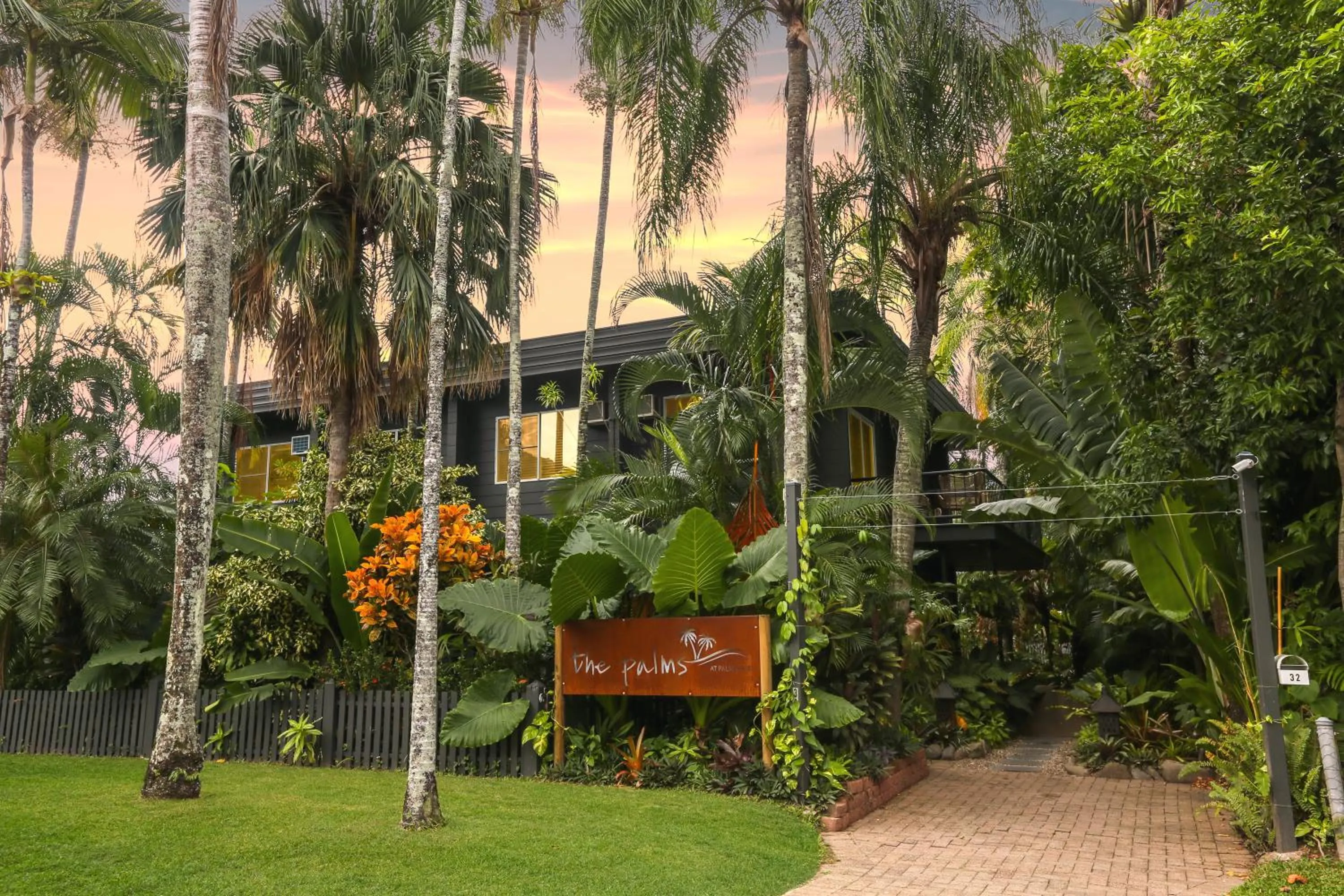 Facade/entrance in The Palms At Palm Cove