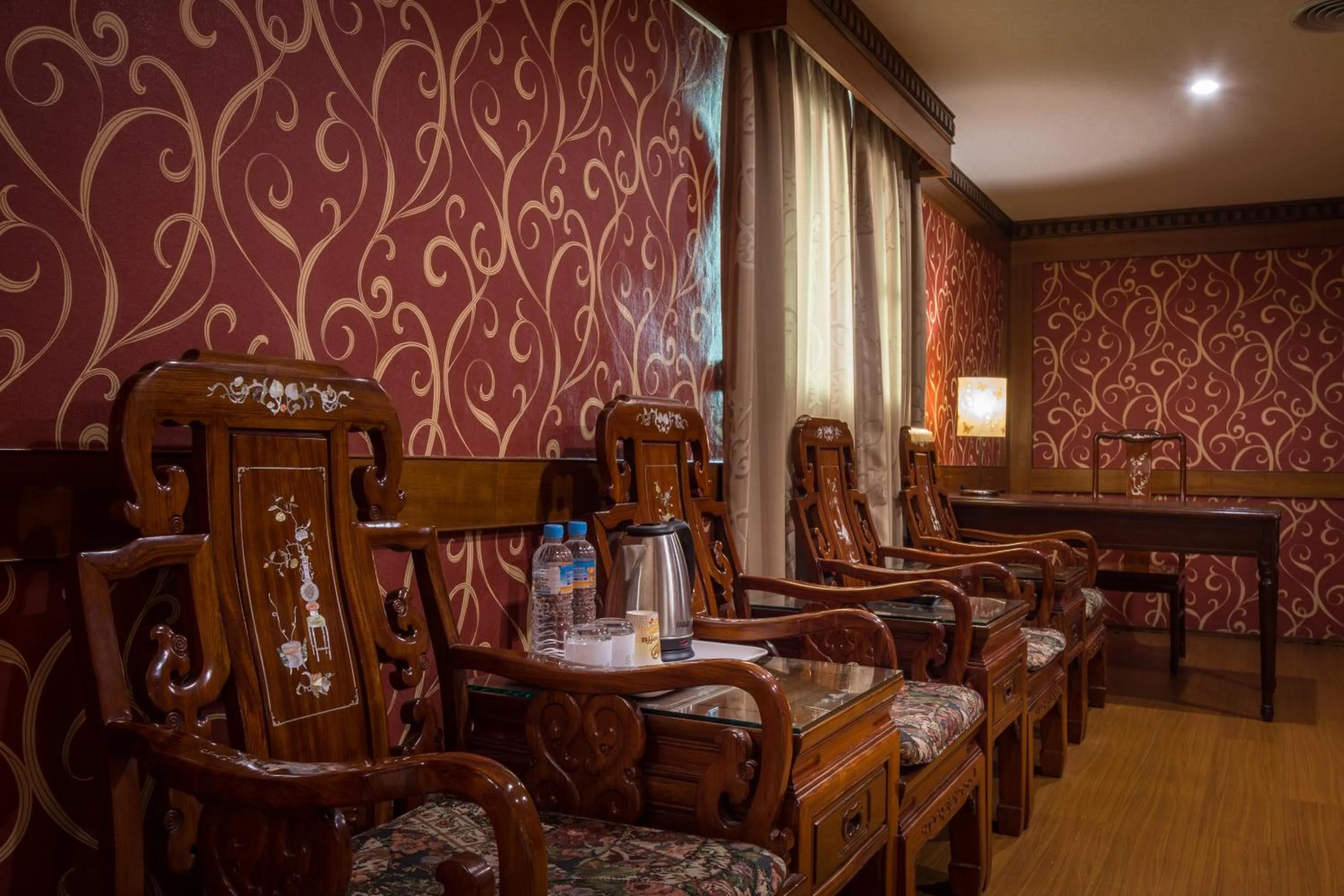 Living room in Golden Phoenix Hotel