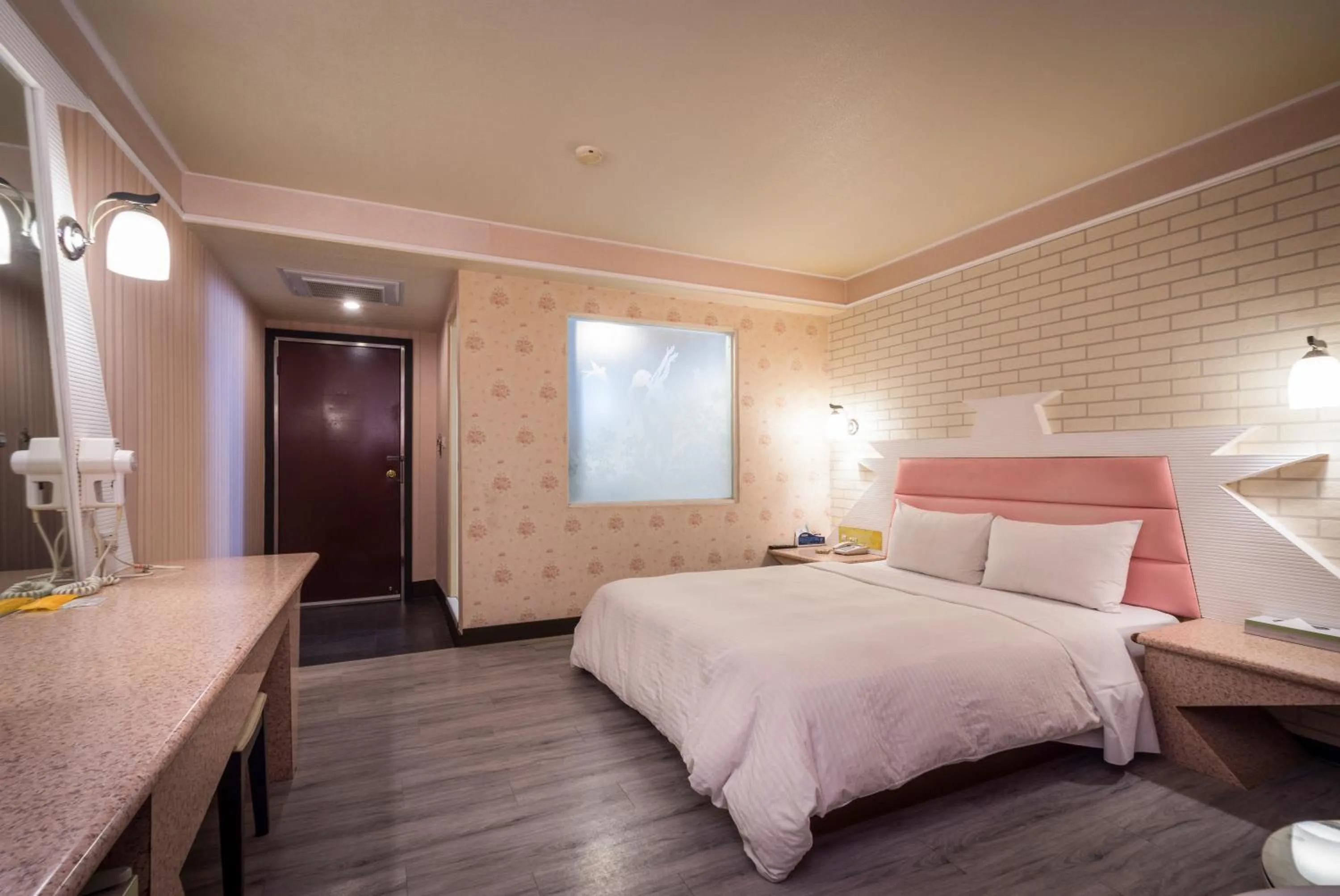 Photo of the whole room, Bed in Golden Phoenix Hotel