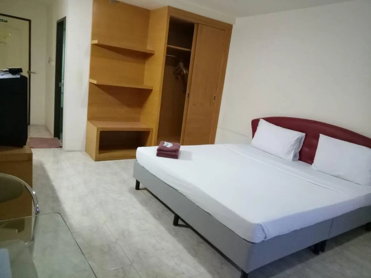 Bed in Pearl Place Hotel