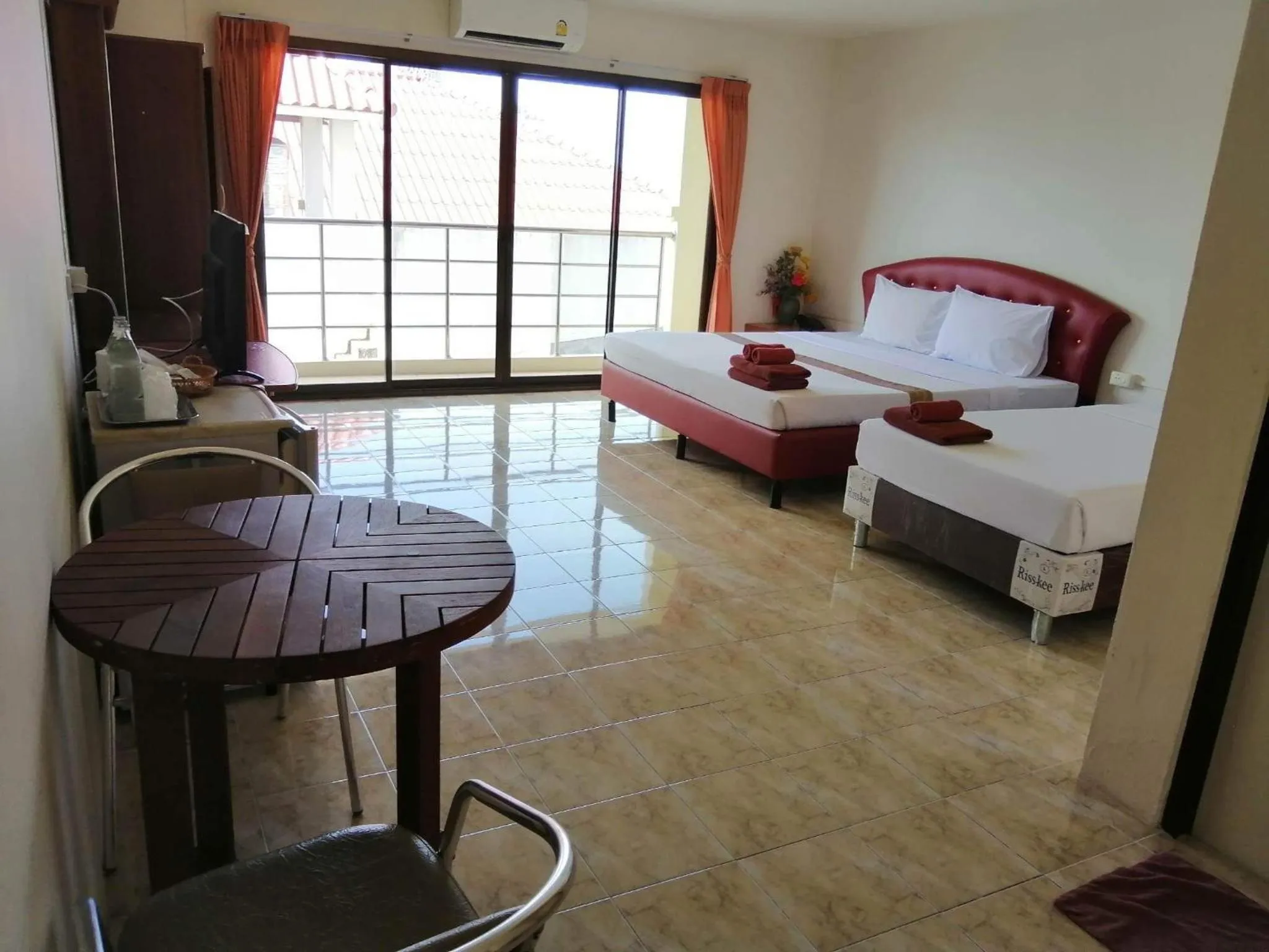 Bed in Pearl Place Hotel