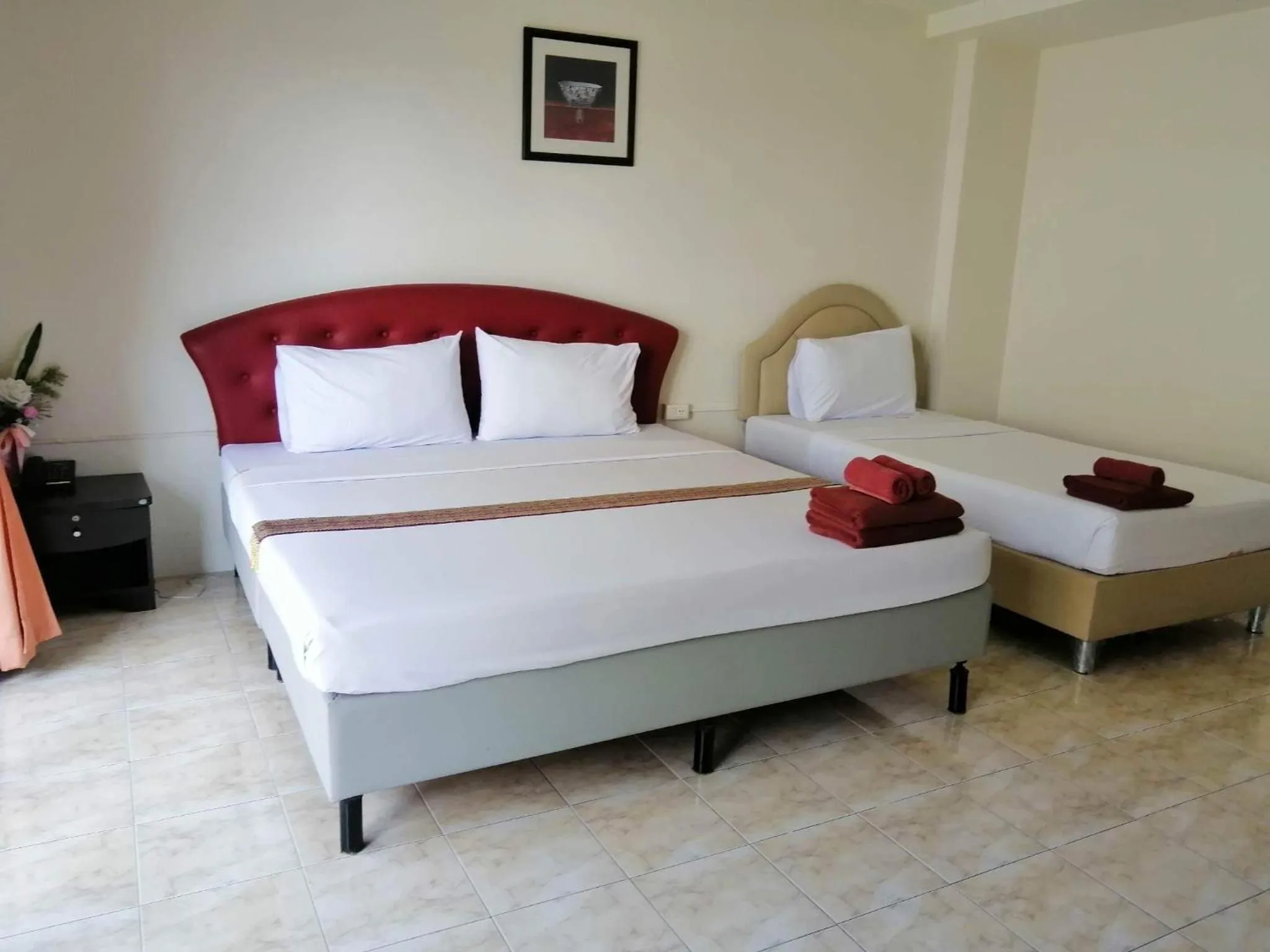 Bed in Pearl Place Hotel