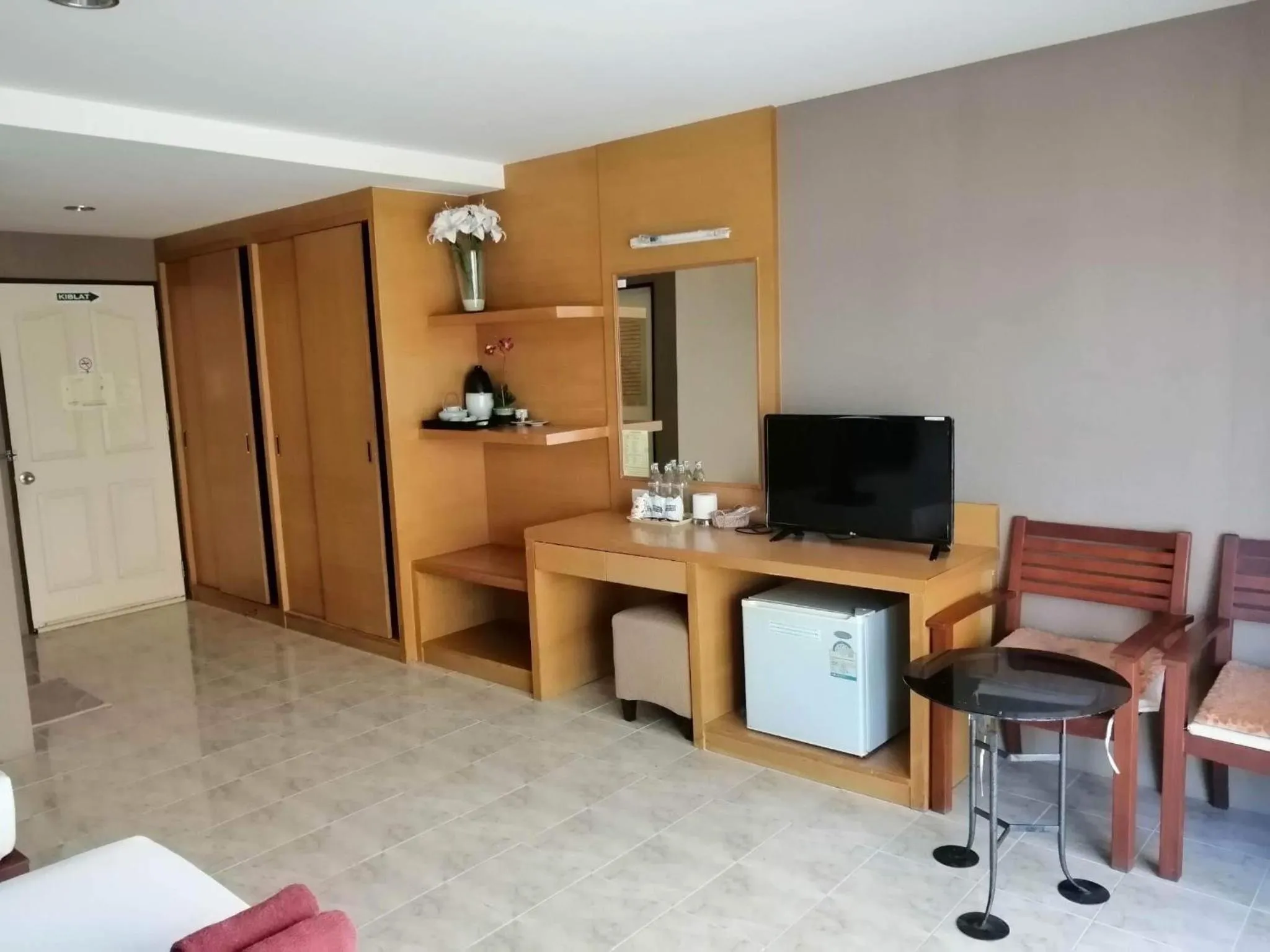 TV and multimedia in Pearl Place Hotel