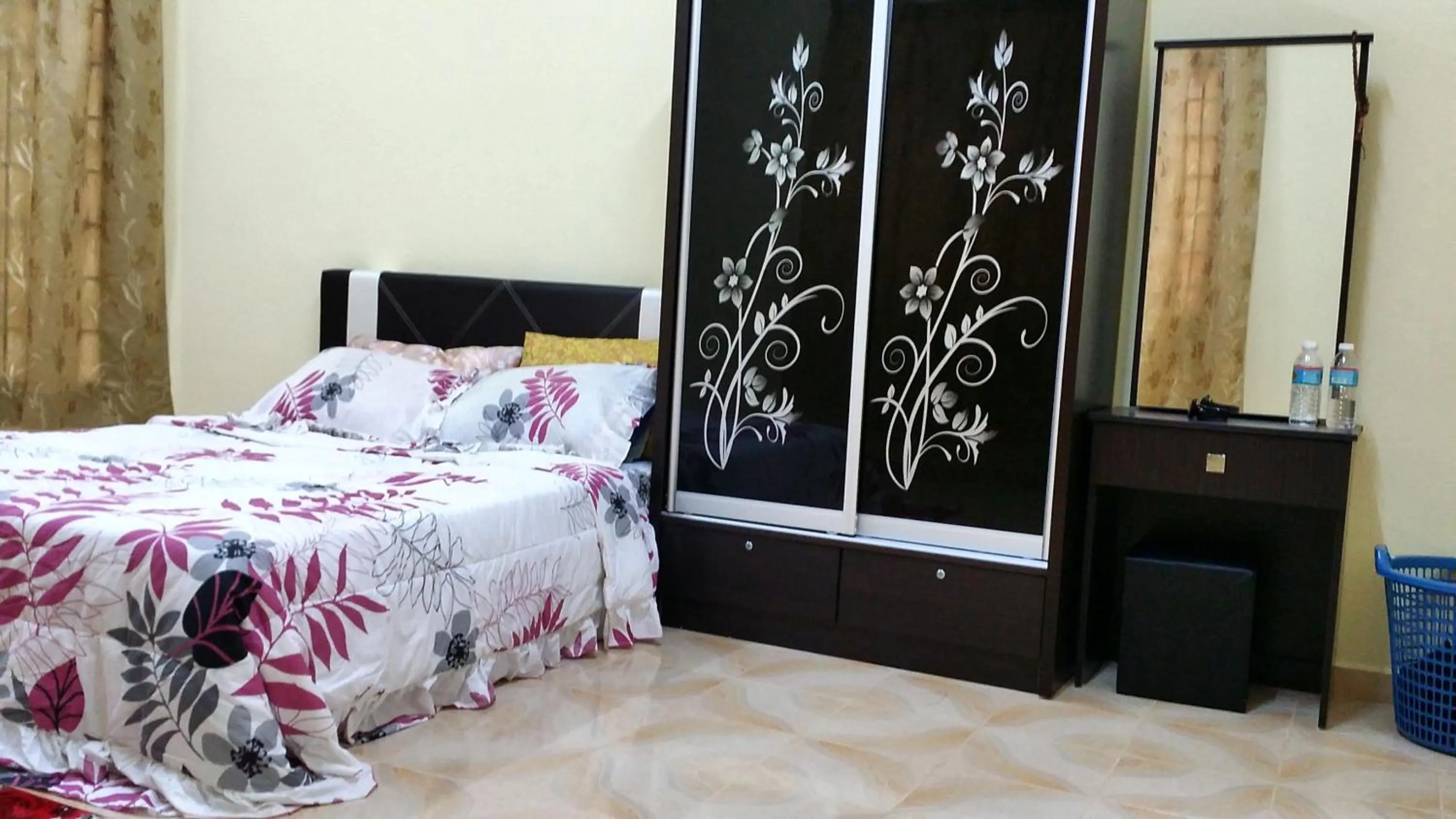 bunk bed, Bed in Noor Guesthouse