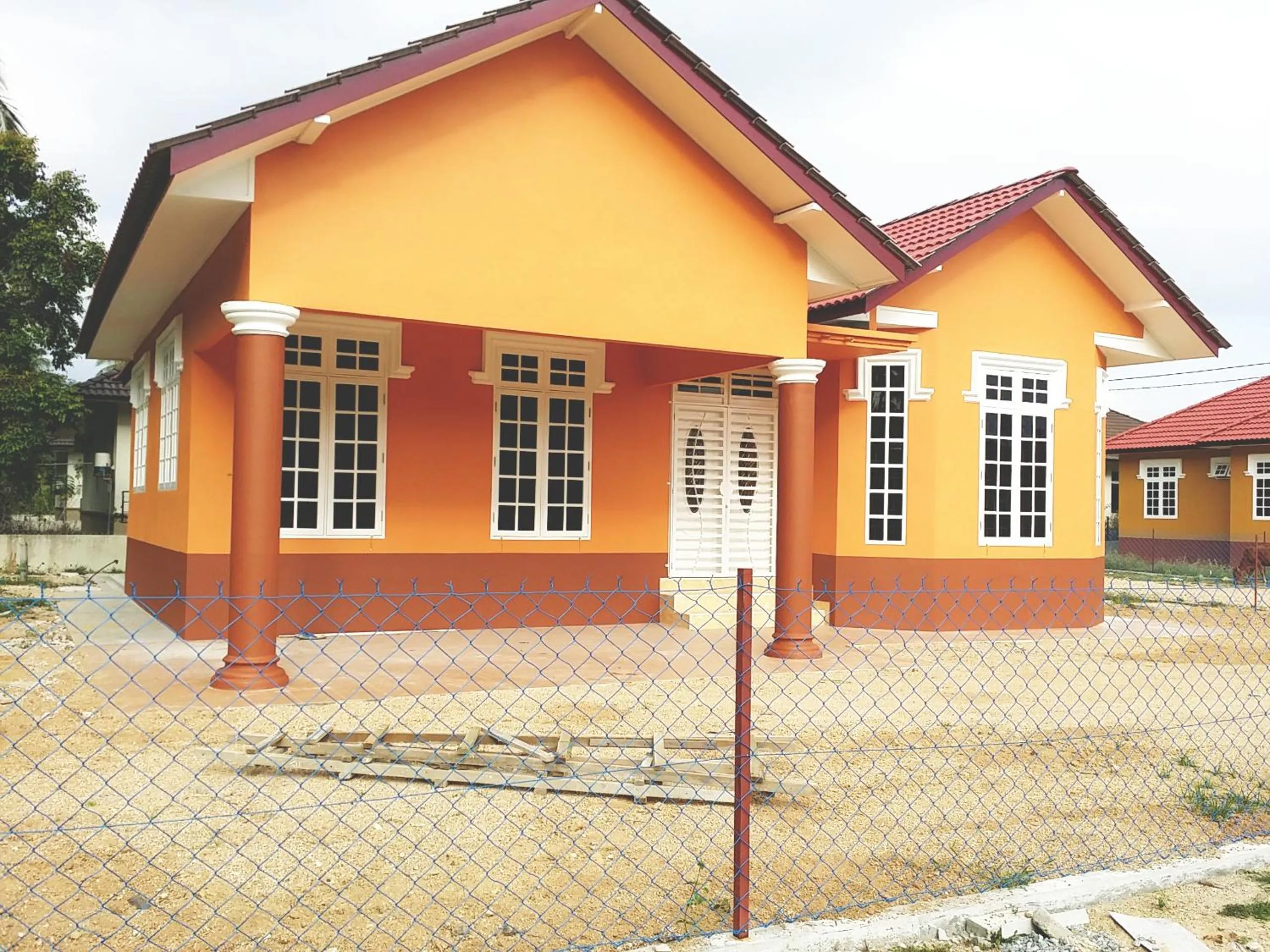 Text overlay in Noor Guesthouse