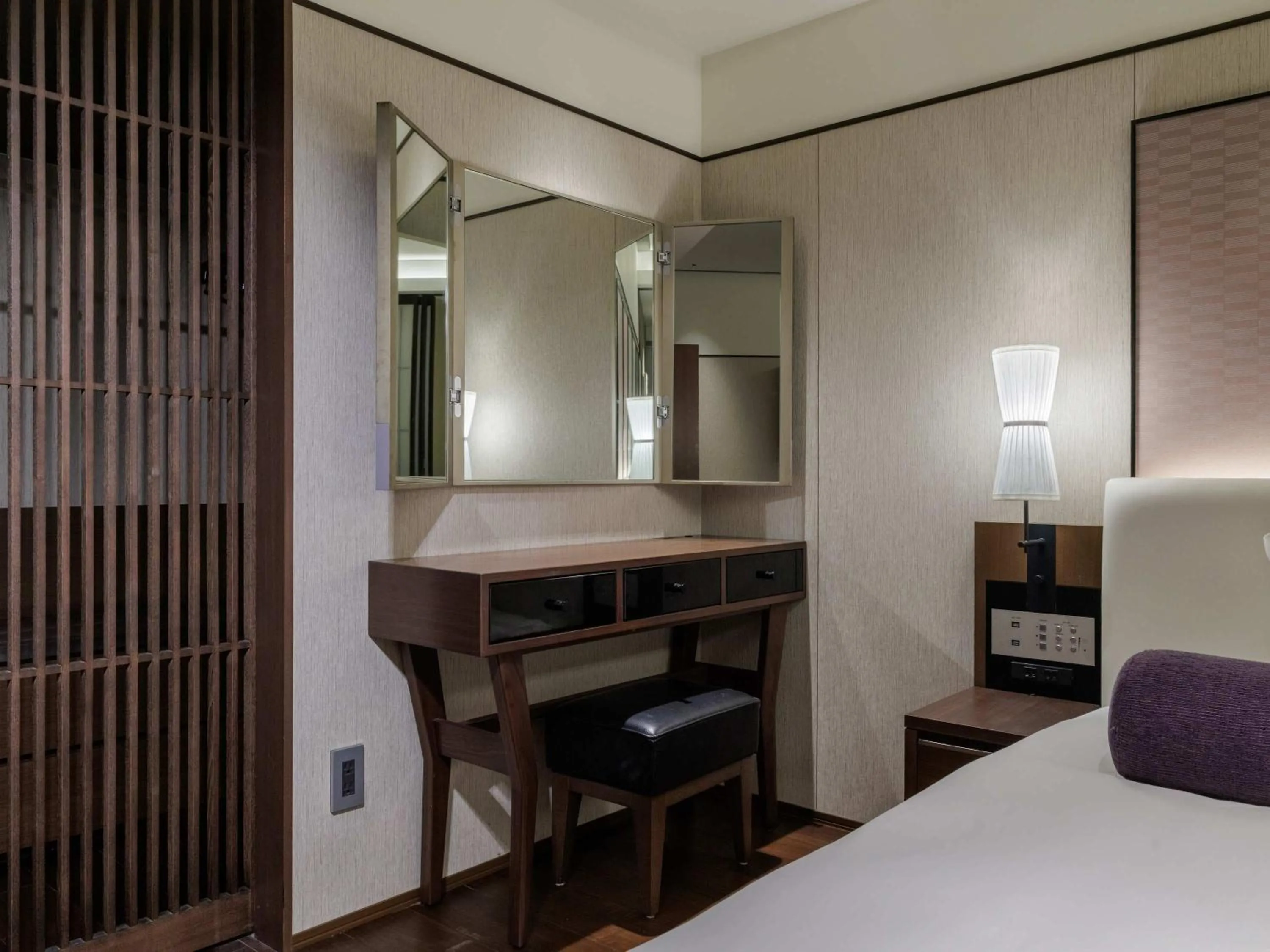 Photo of the whole room, Bed in Solaria Nishitetsu Hotel Kyoto Premier
