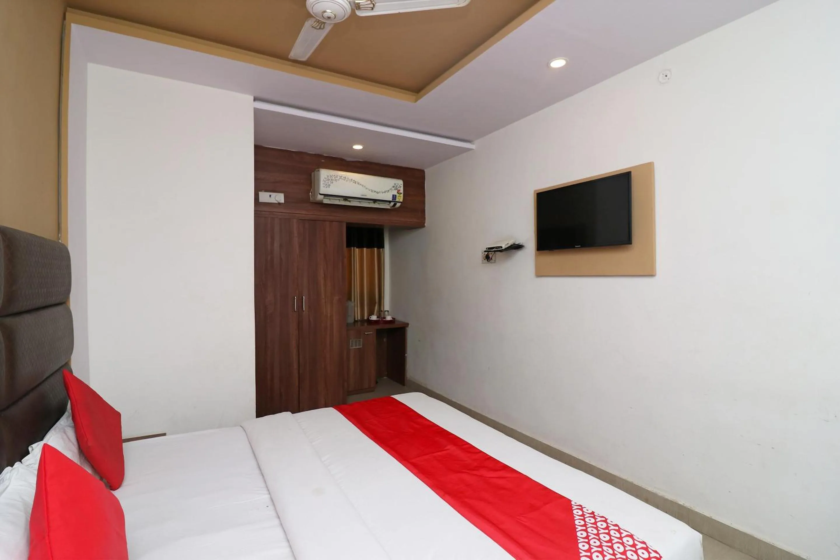Bedroom, Bed in Super Hotel O by OYO Surya Continental