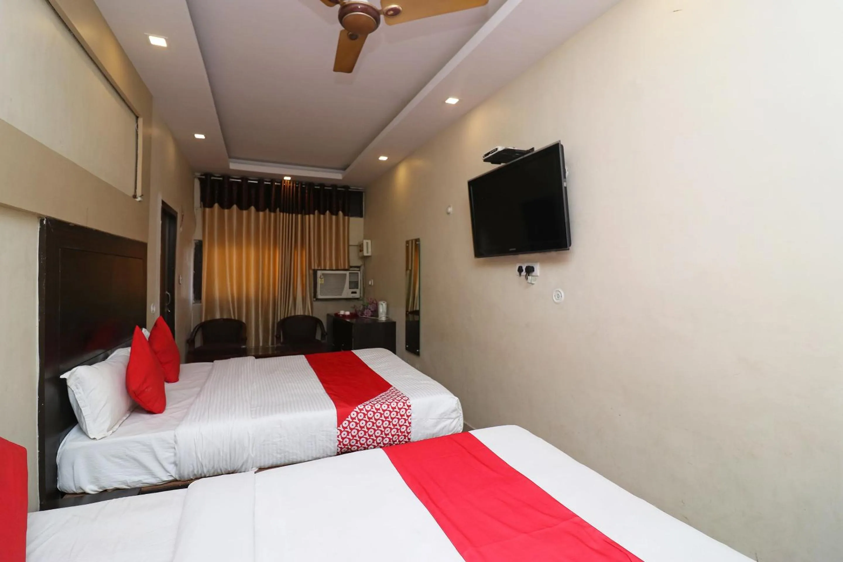 Lobby or reception, Bed in Super Hotel O by OYO Surya Continental