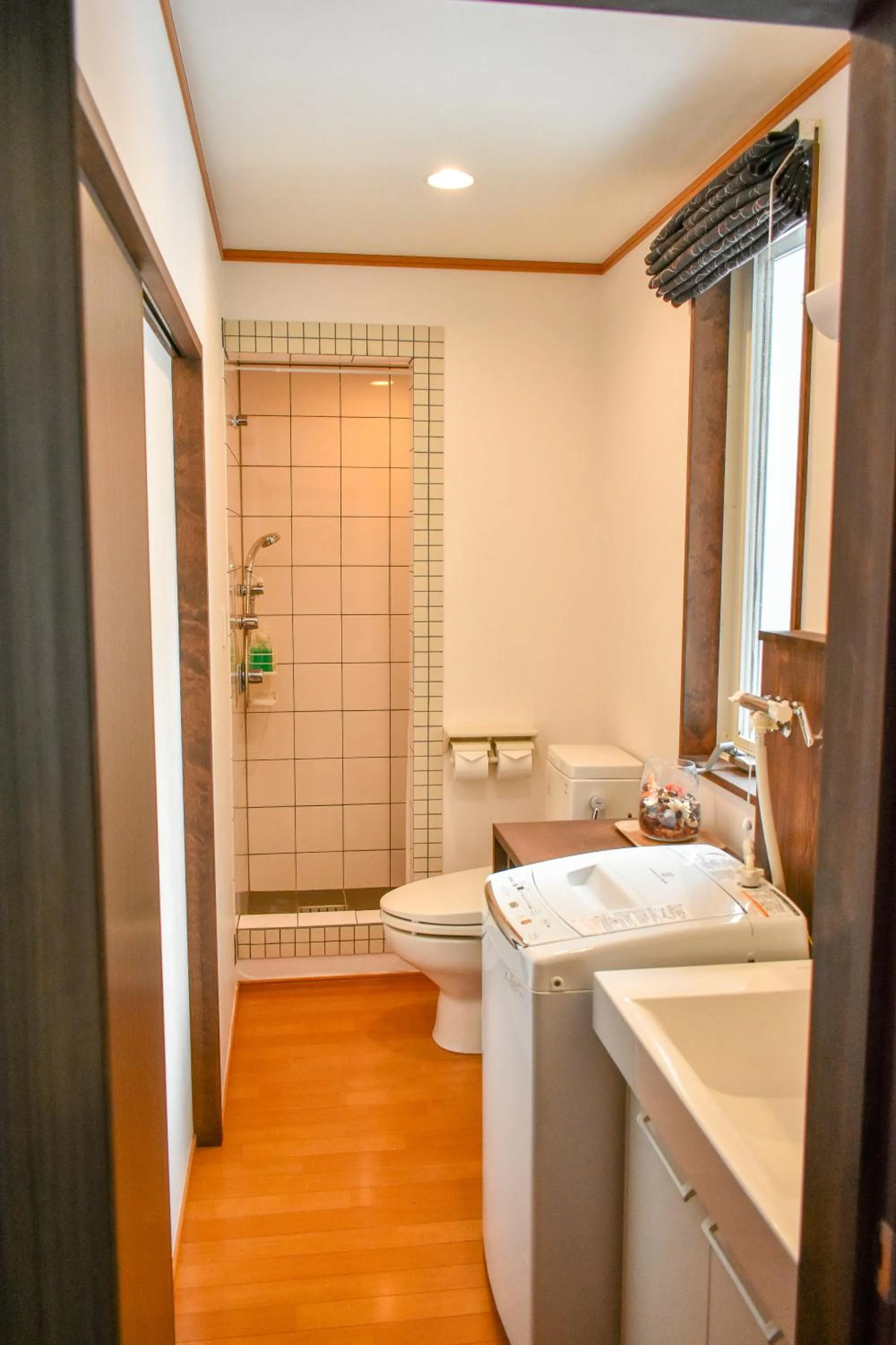 Bathroom, Bed in Mojo Lodge Hakuba