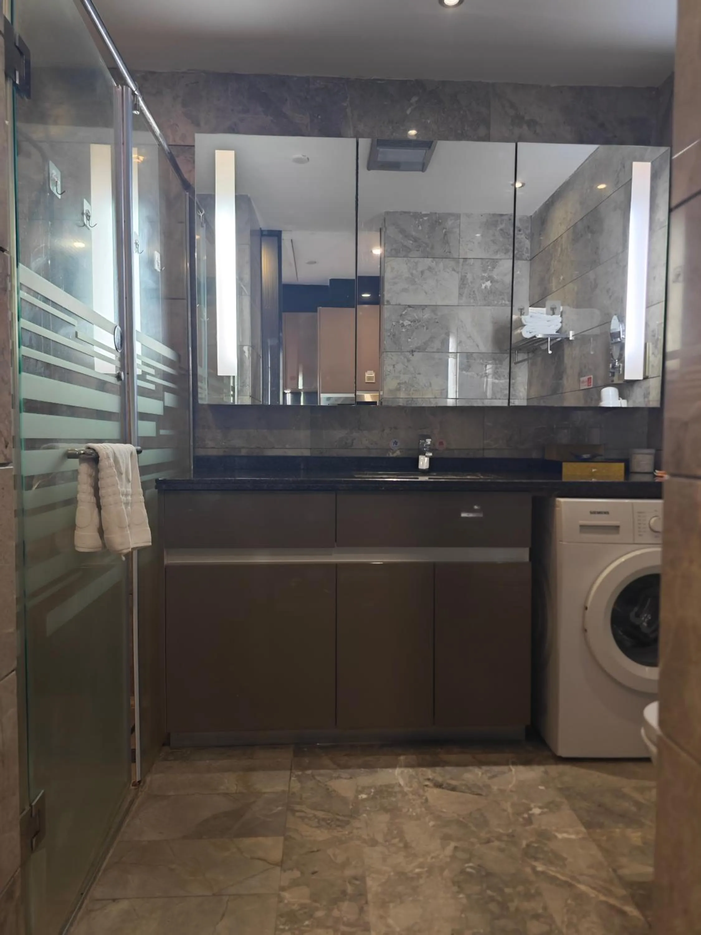 Bathroom in Green Lemon Tree International Apartment - Beijing Road Jiedeng Metropolis Branch