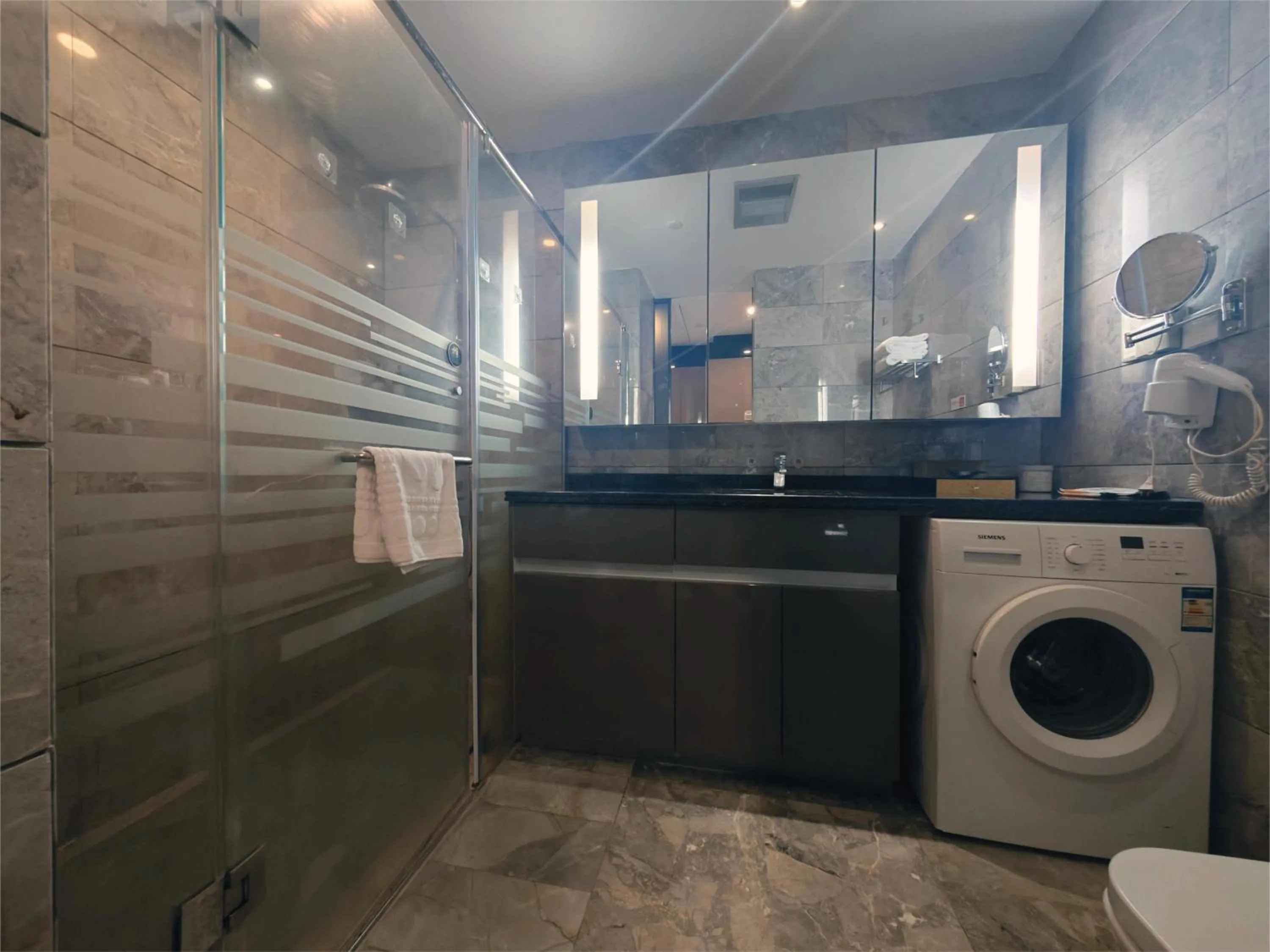 Bathroom in Green Lemon Tree International Apartment - Beijing Road Jiedeng Metropolis Branch