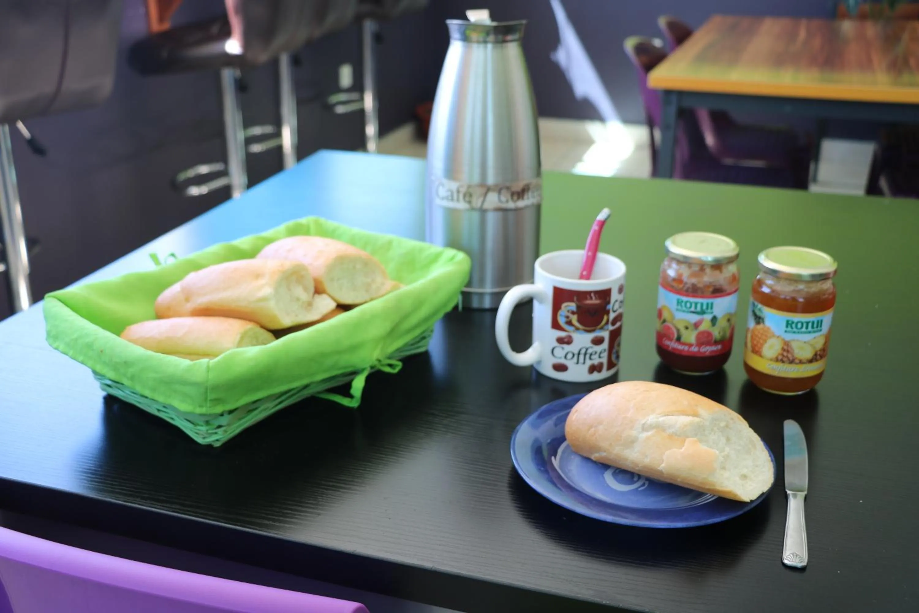 Breakfast in Mahana Lodge Hostel & Backpacker