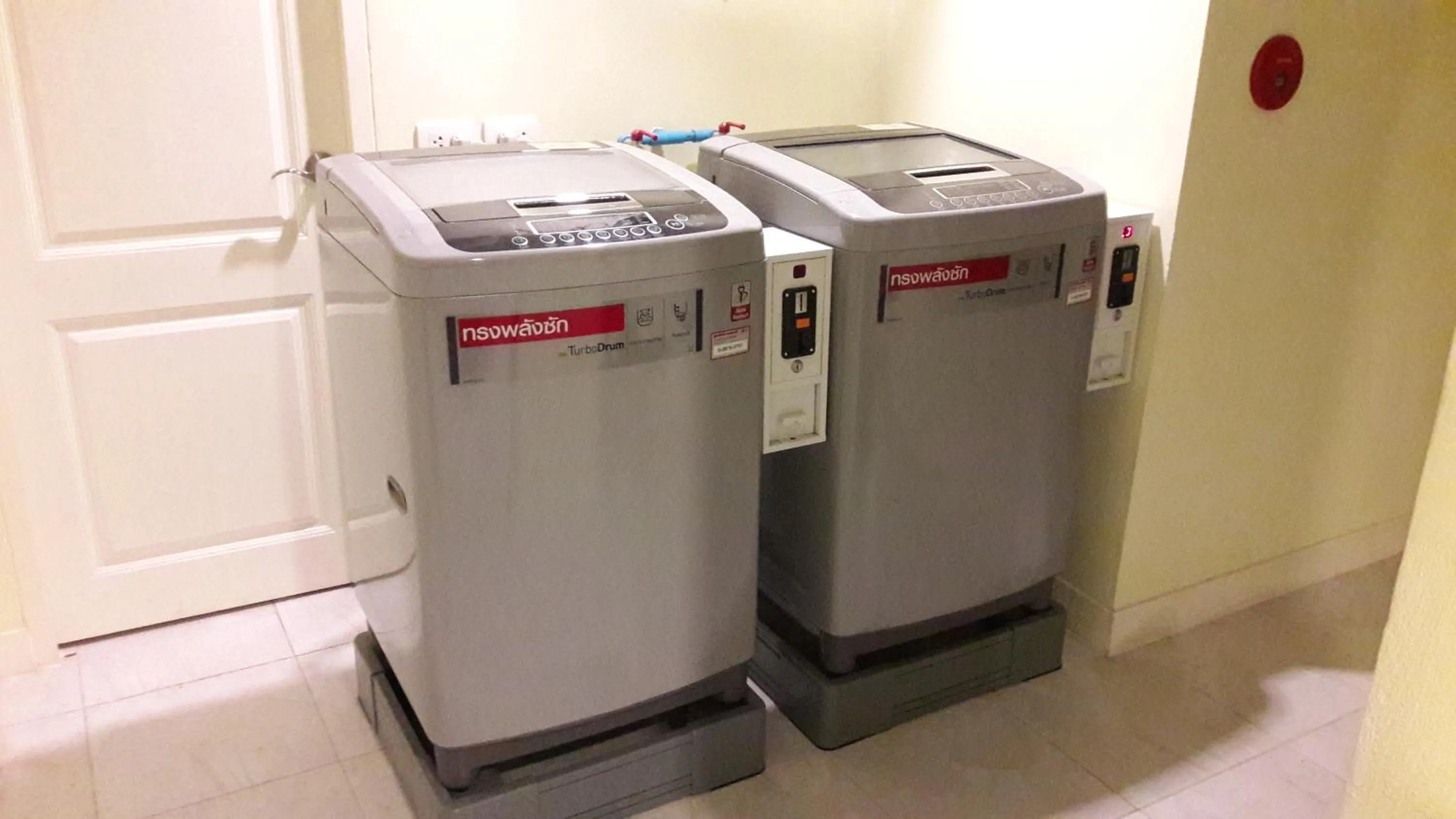 Area and facilities in Siri Poshtel Bangkok