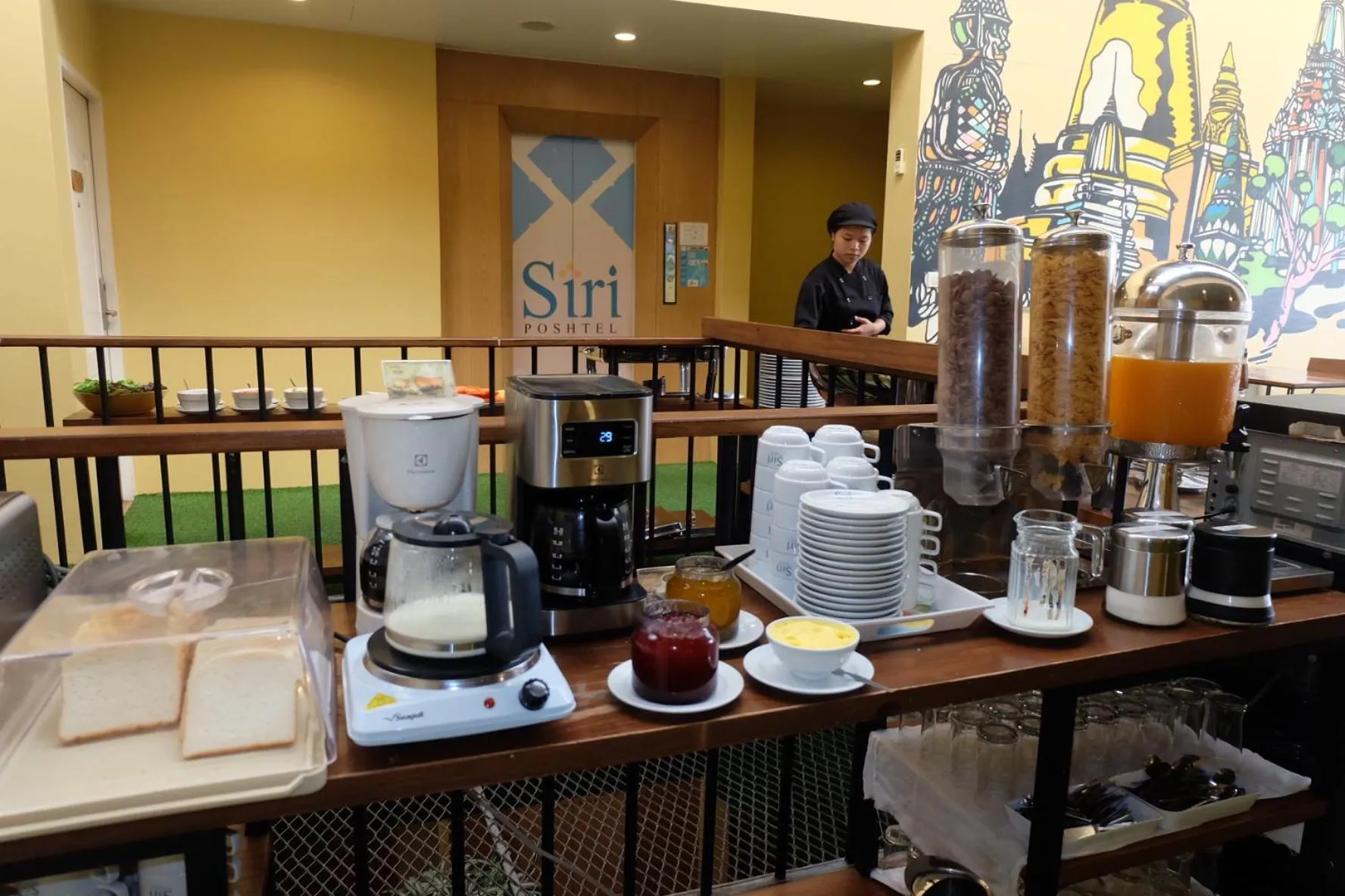 Restaurant/places to eat in Siri Poshtel Bangkok