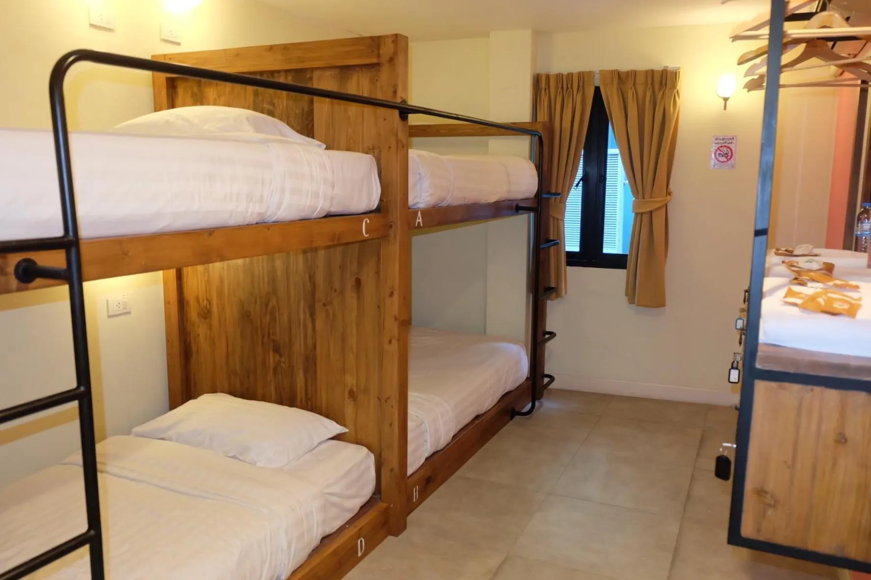 Photo of the whole room, Bed in Siri Poshtel Bangkok