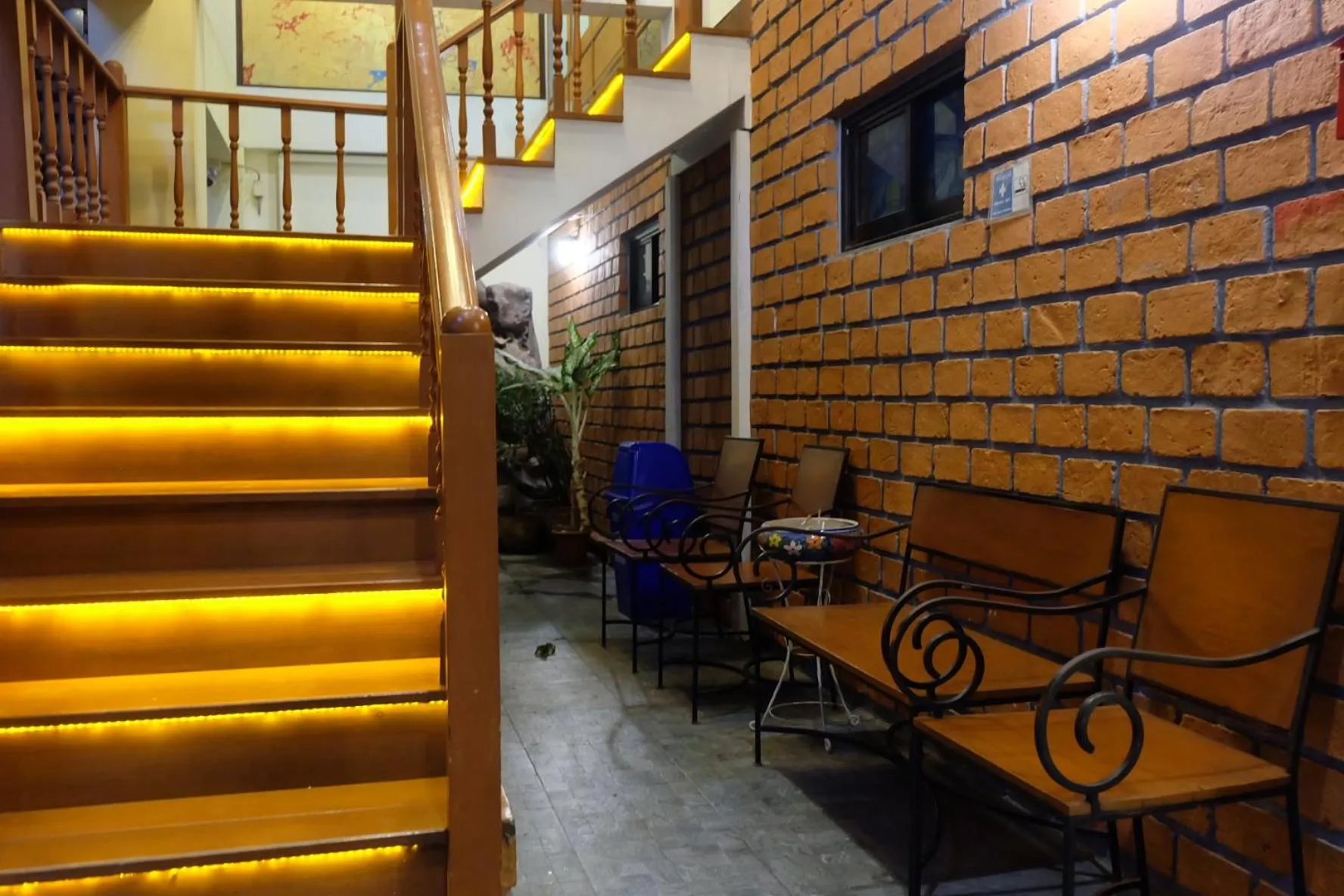 Seating area in Siri Poshtel Bangkok