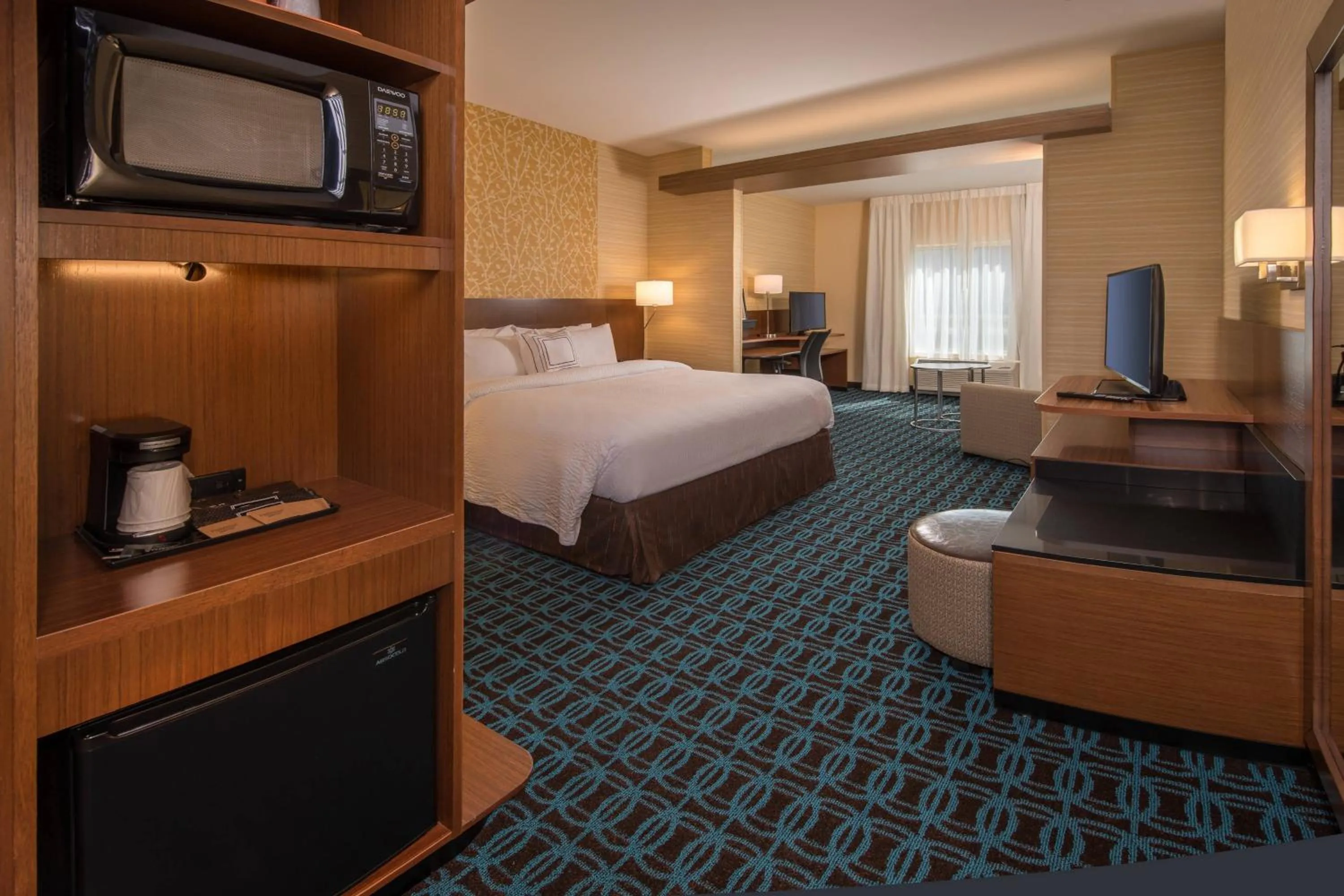 Photo of the whole room, Bed in Fairfield Inn & Suites by Marriott Altoona