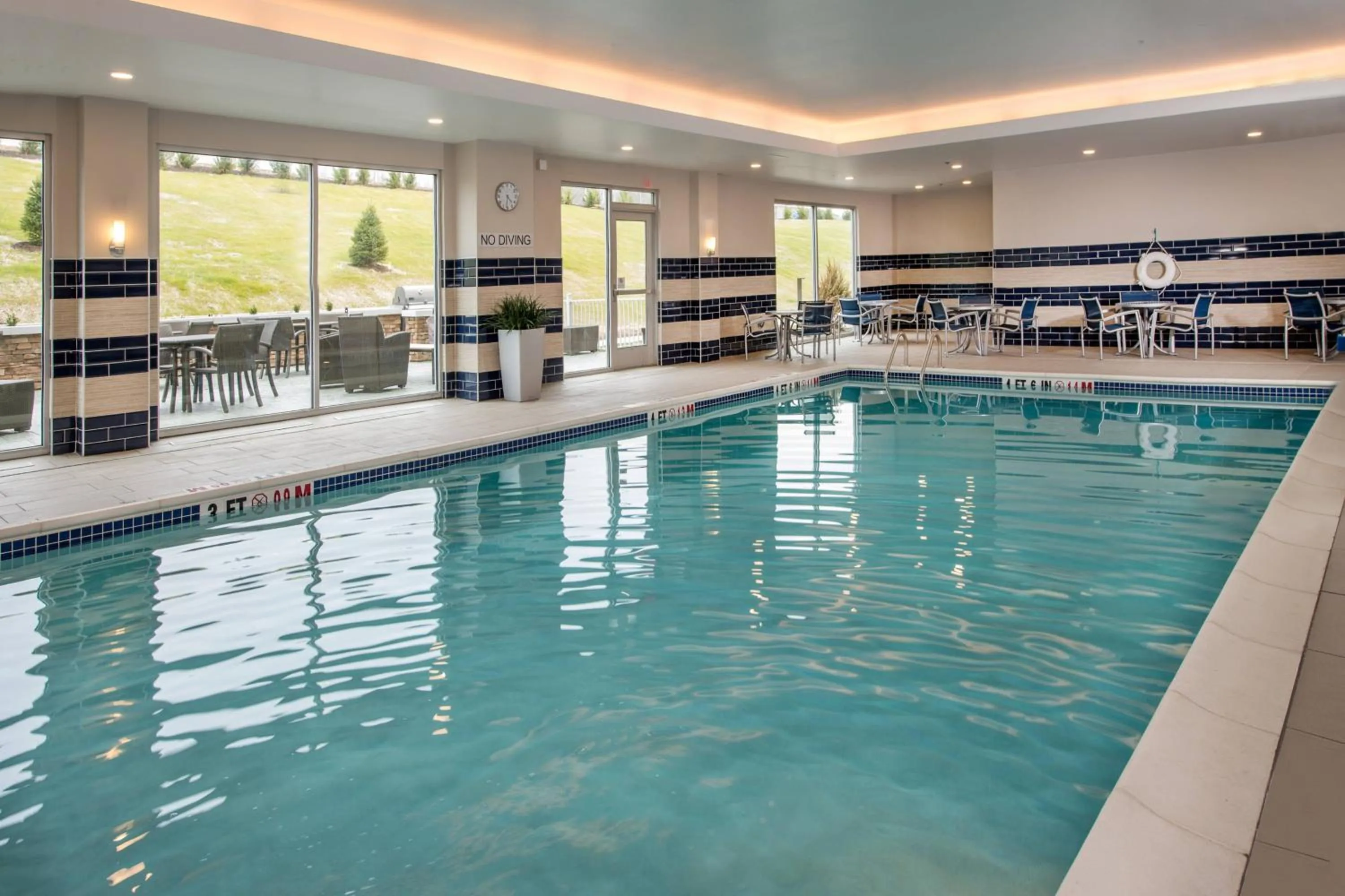 Swimming pool in Fairfield Inn & Suites by Marriott Altoona