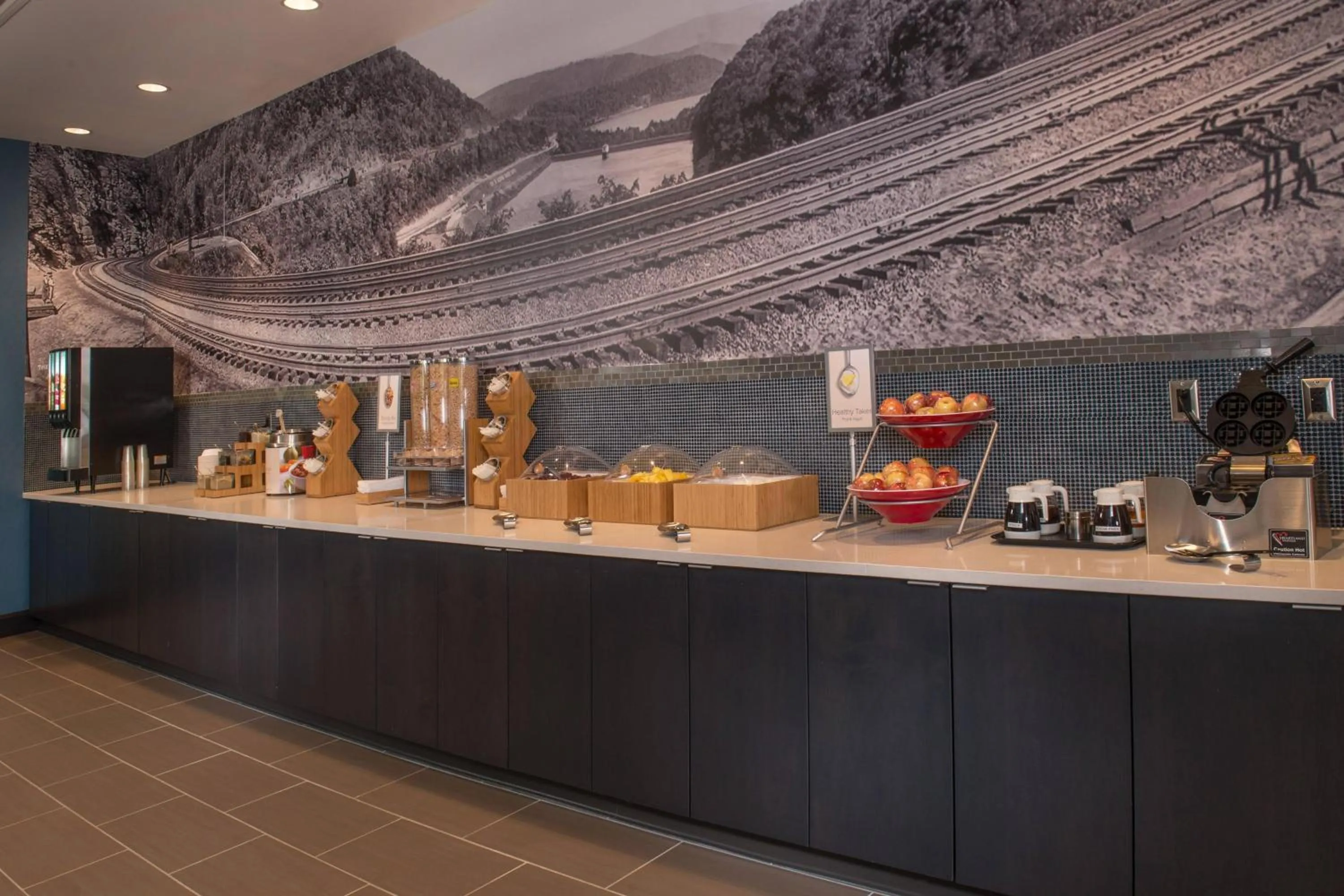 Breakfast in TownePlace Suites by Marriott Altoona