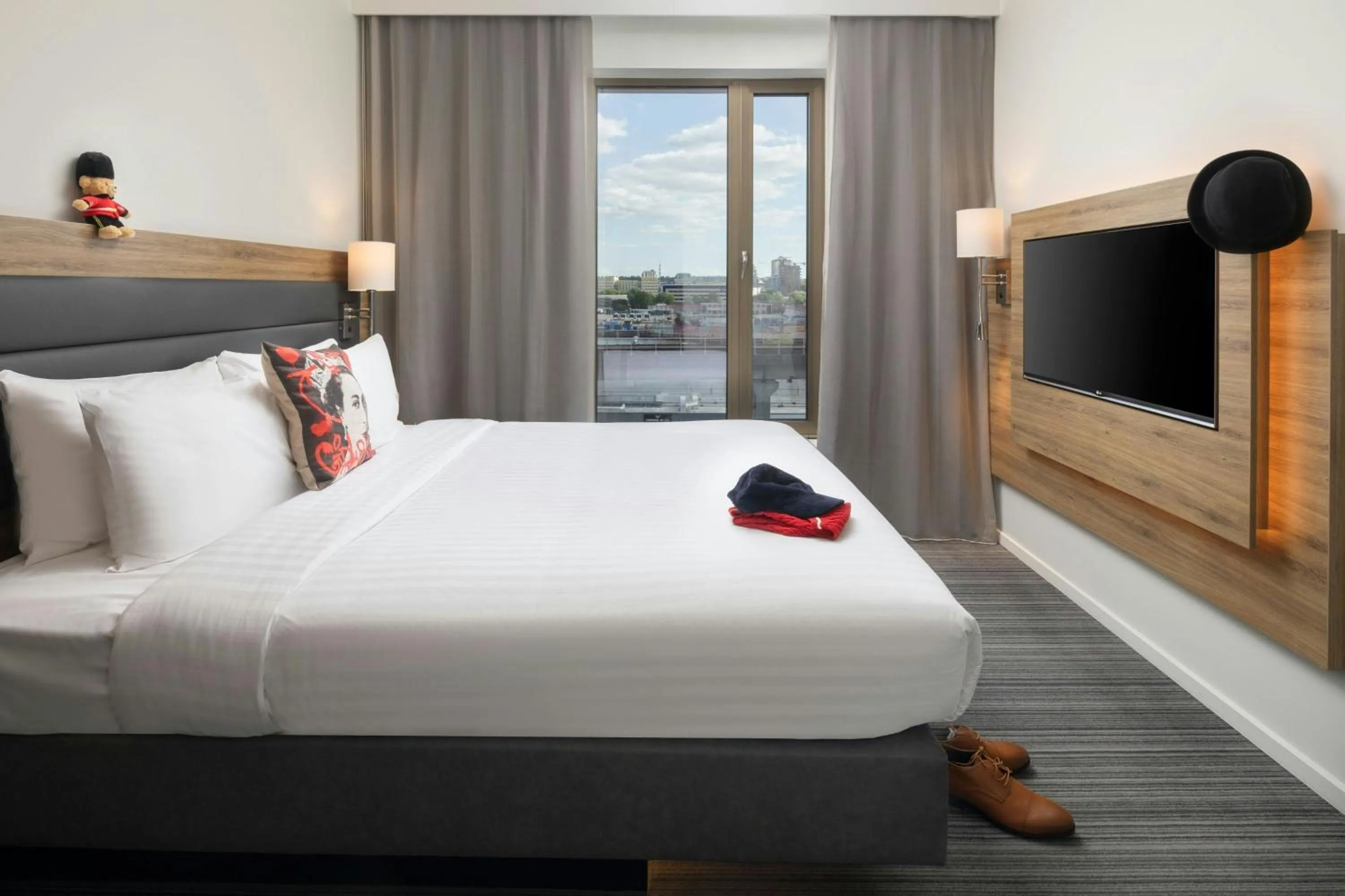 Photo of the whole room, Bed in Moxy London Excel