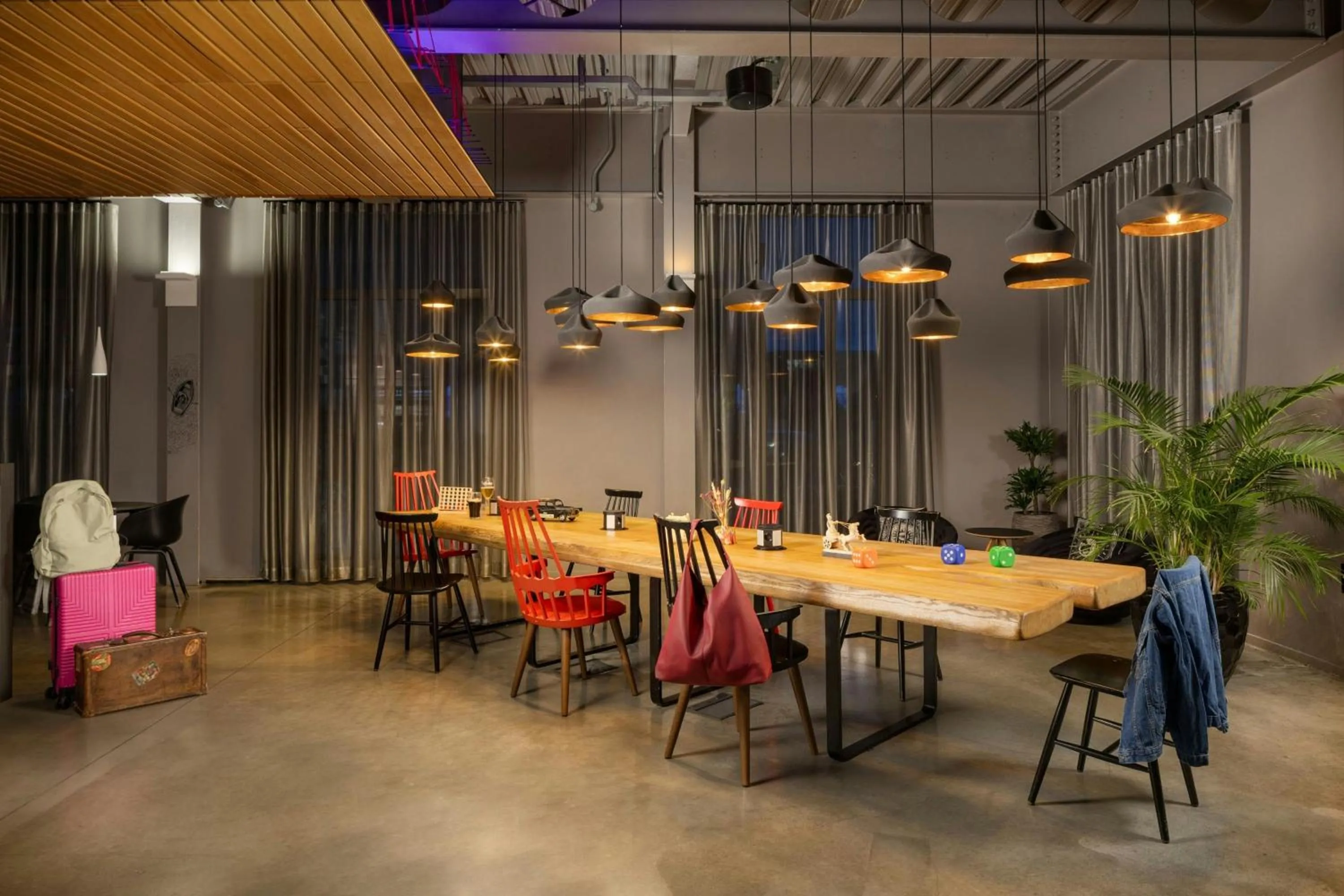 Restaurant/places to eat in Moxy London Excel