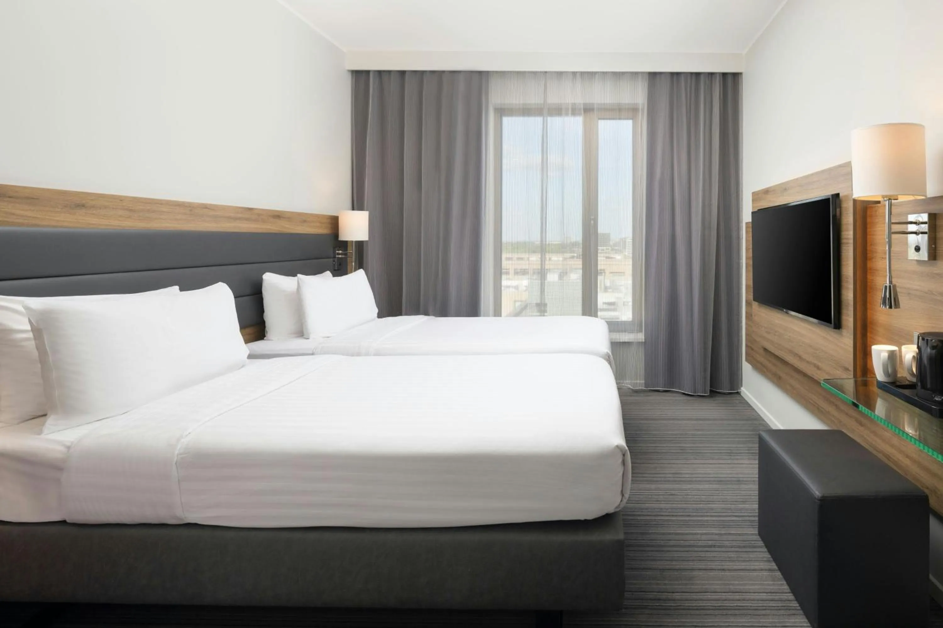 Photo of the whole room, Bed in Moxy London Excel