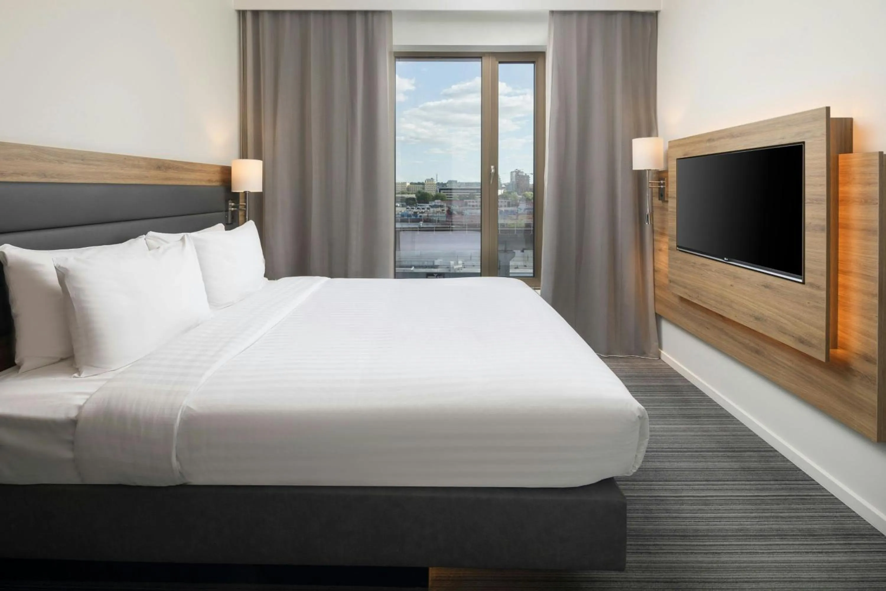 Photo of the whole room, Bed in Moxy London Excel