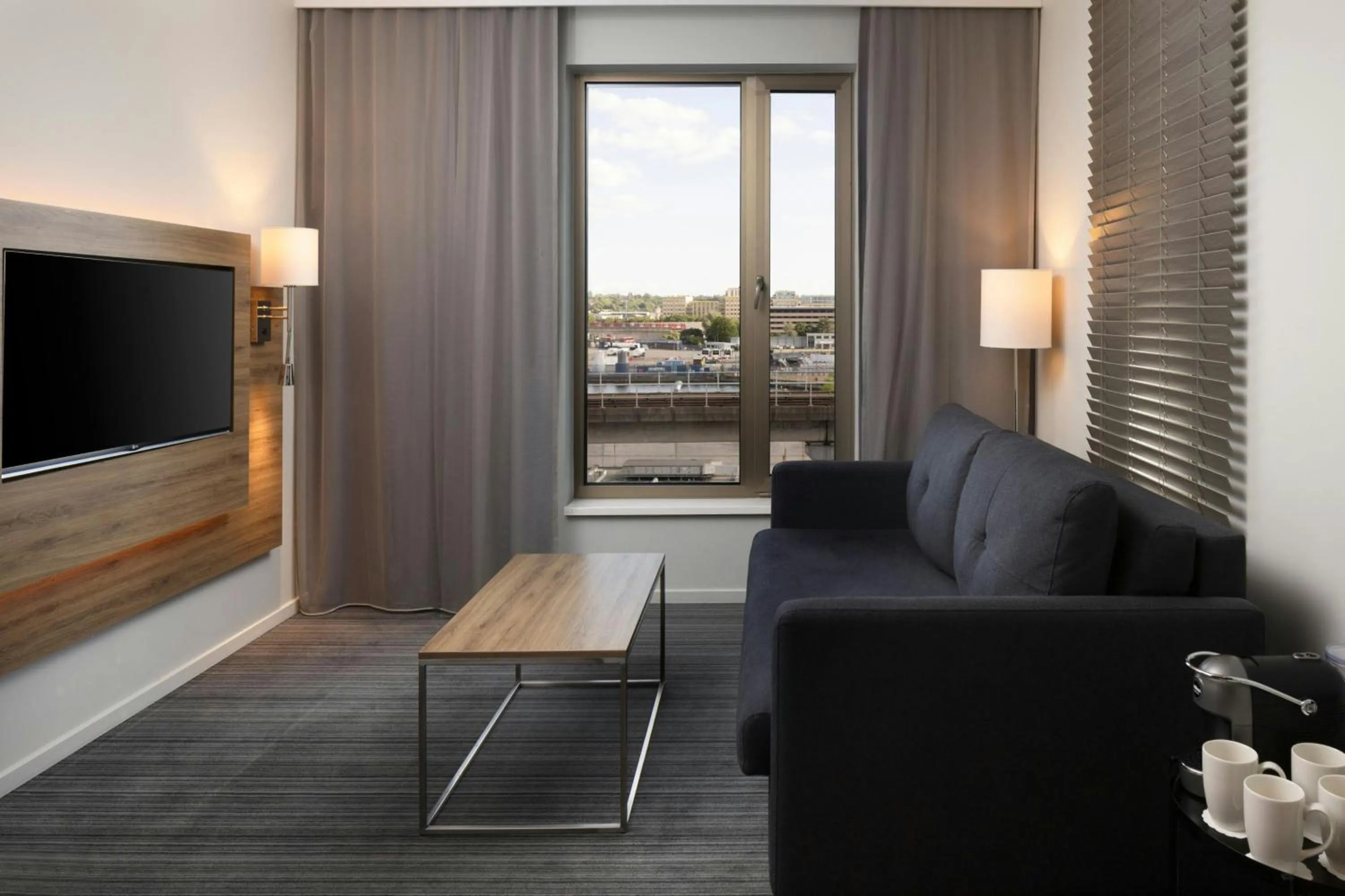 Lounge or bar in Moxy London Excel