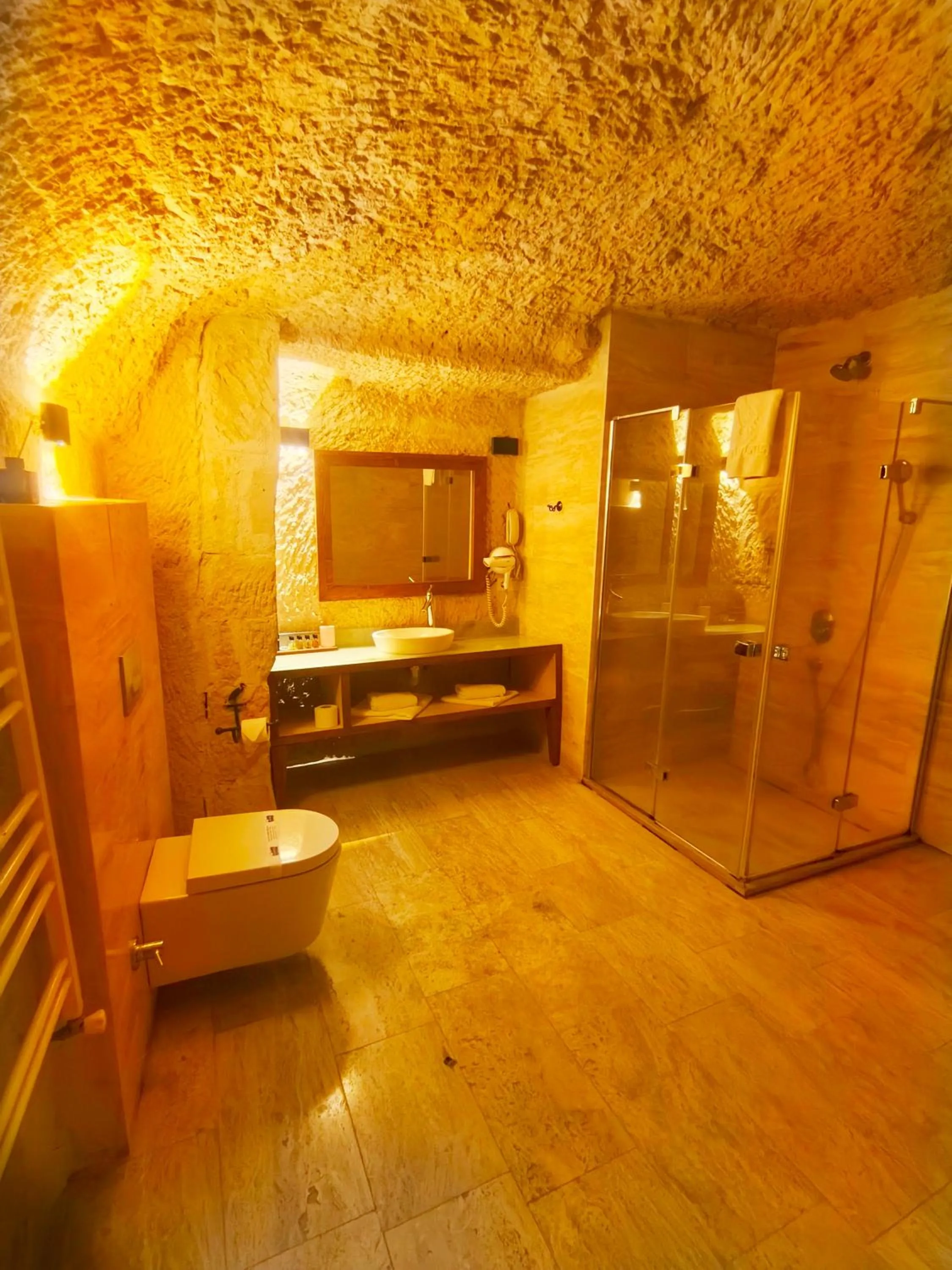 Acropolis Cave Suite
