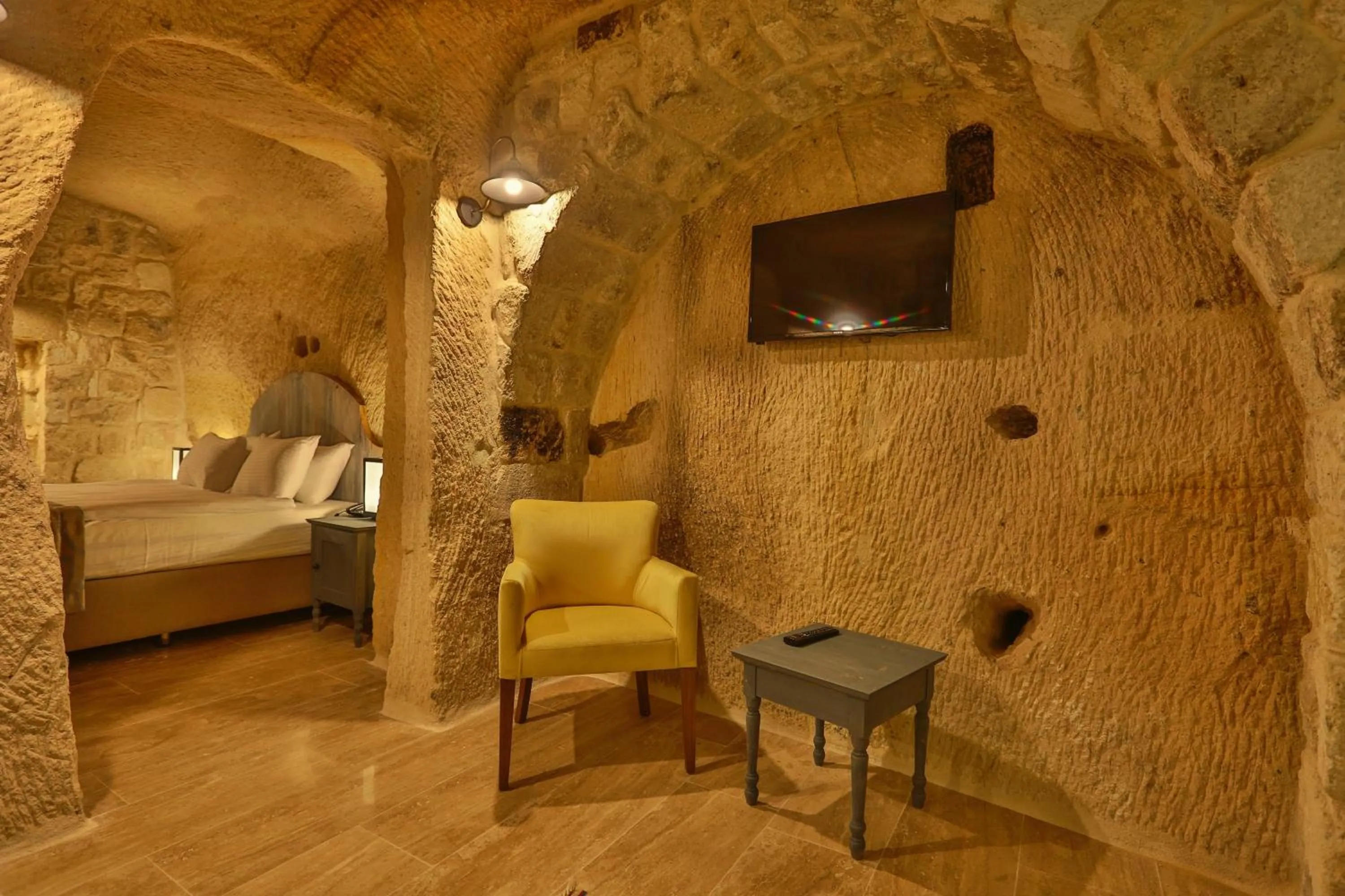 Coffee/tea facilities, Bed in Acropolis Cave Suite