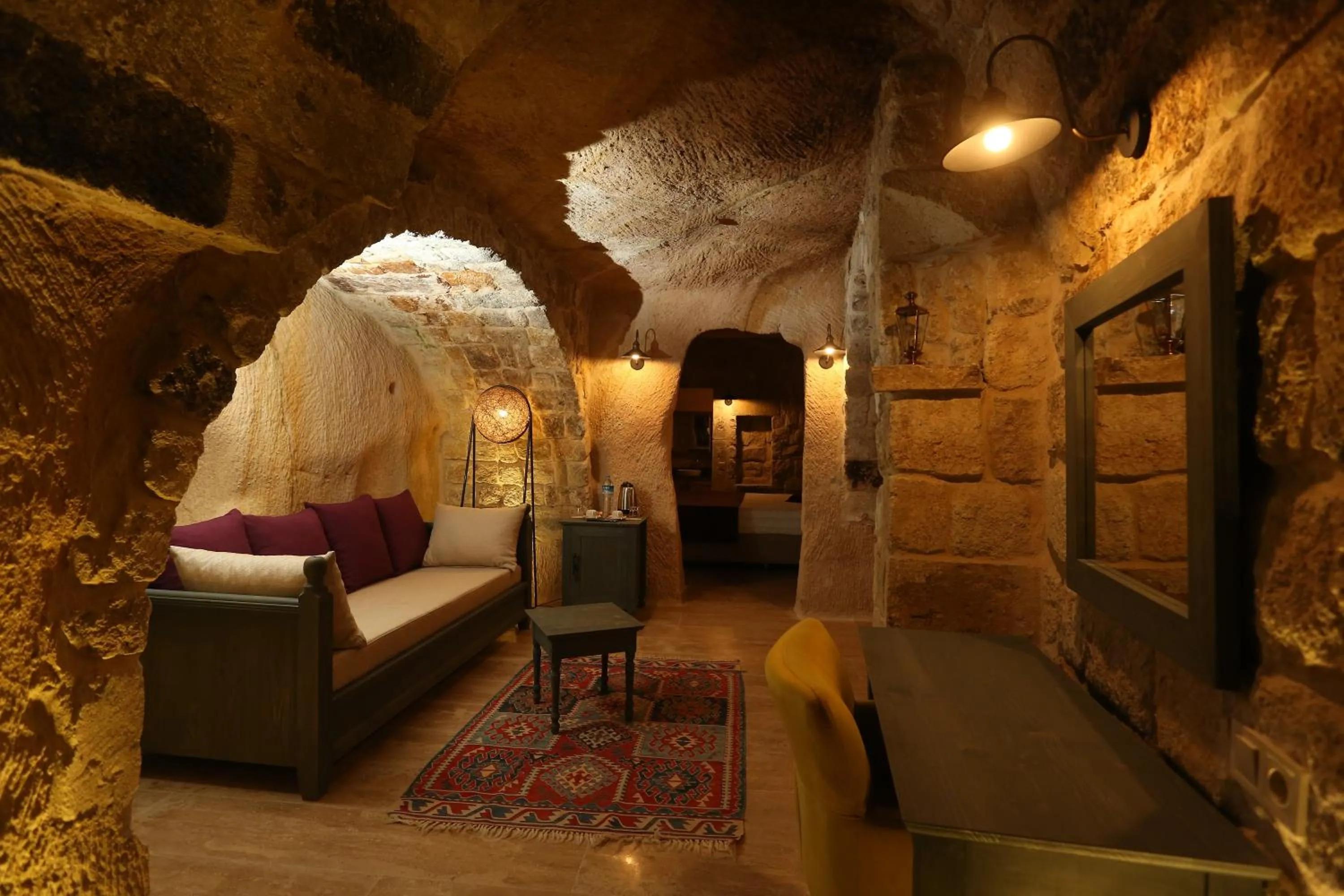 Coffee/tea facilities in Acropolis Cave Suite
