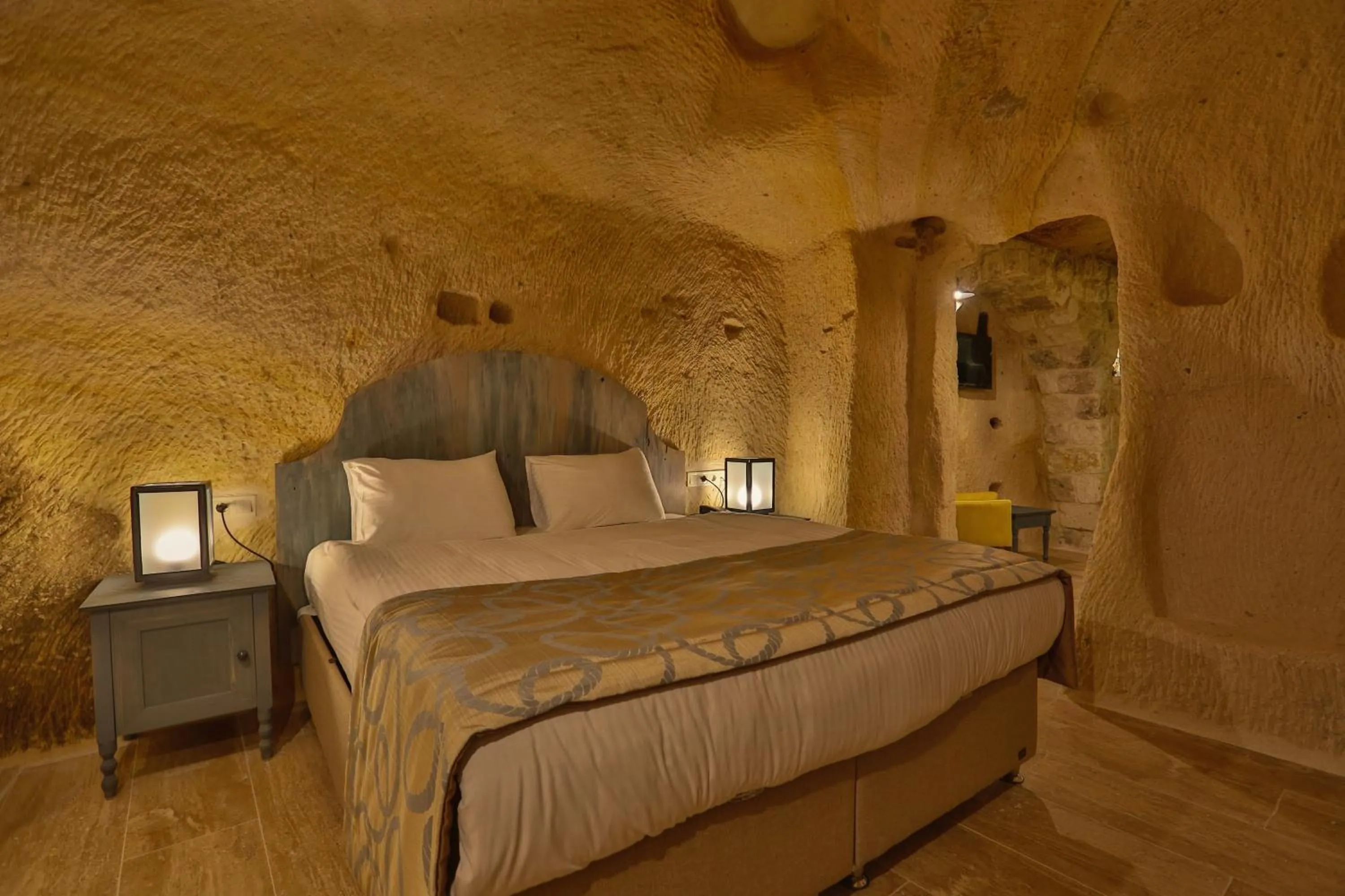 Bedroom, Bed in Acropolis Cave Suite
