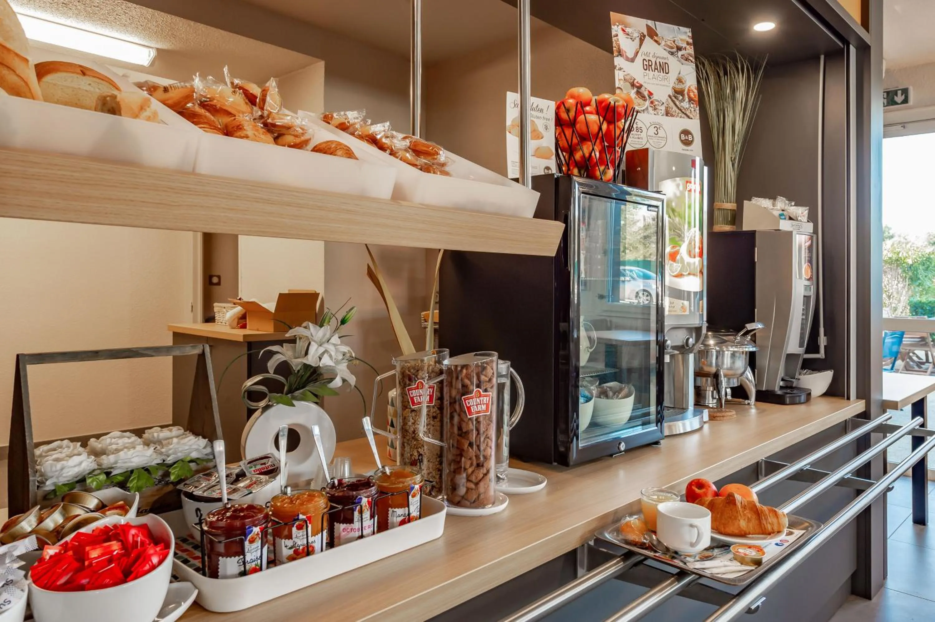 Buffet breakfast in B&B HOTEL Toulon Ollioules
