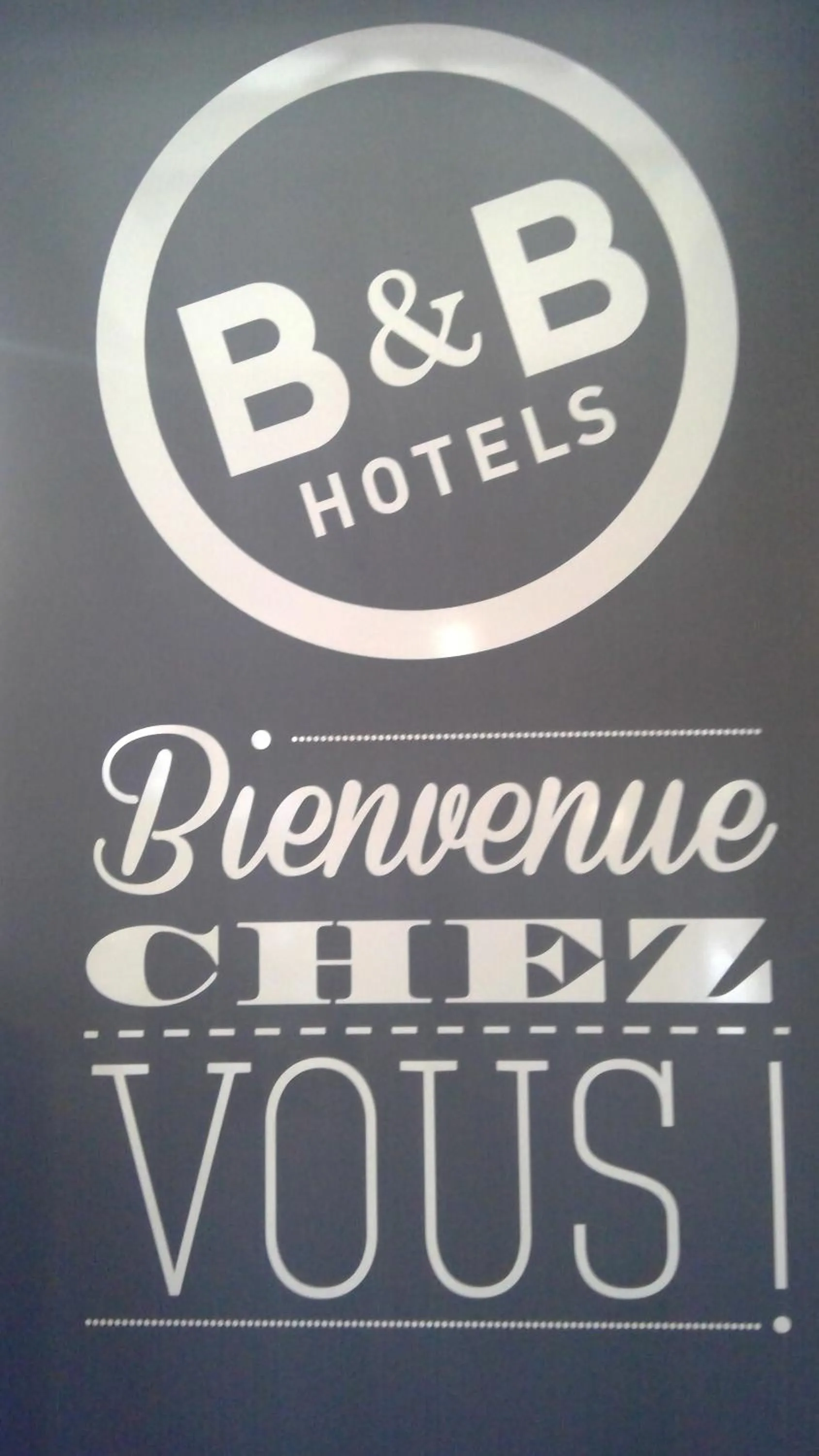 Logo/Certificate/Sign in B&B HOTEL Toulon Ollioules