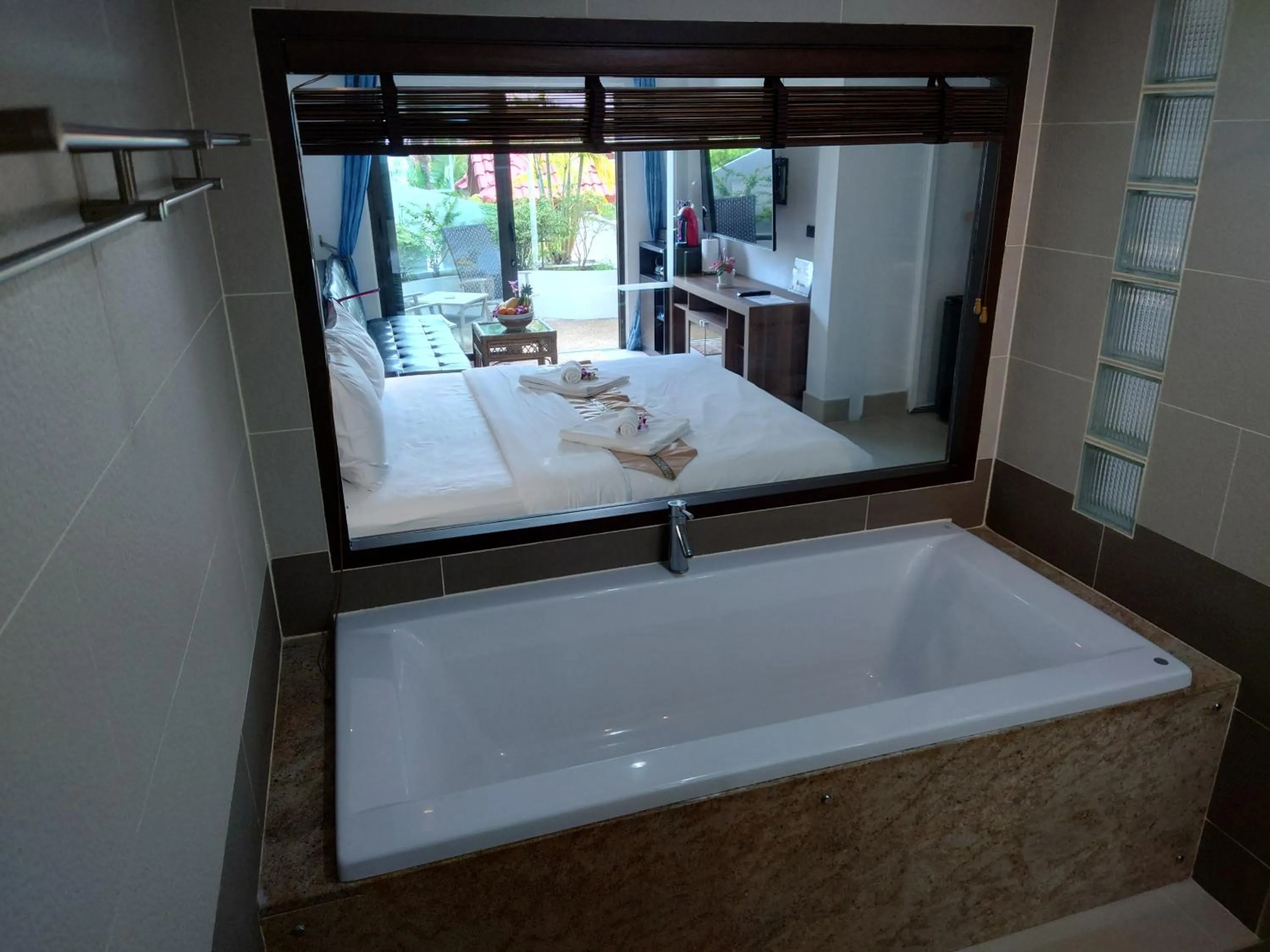Bathroom, Bed in Samui Little Garden Resort