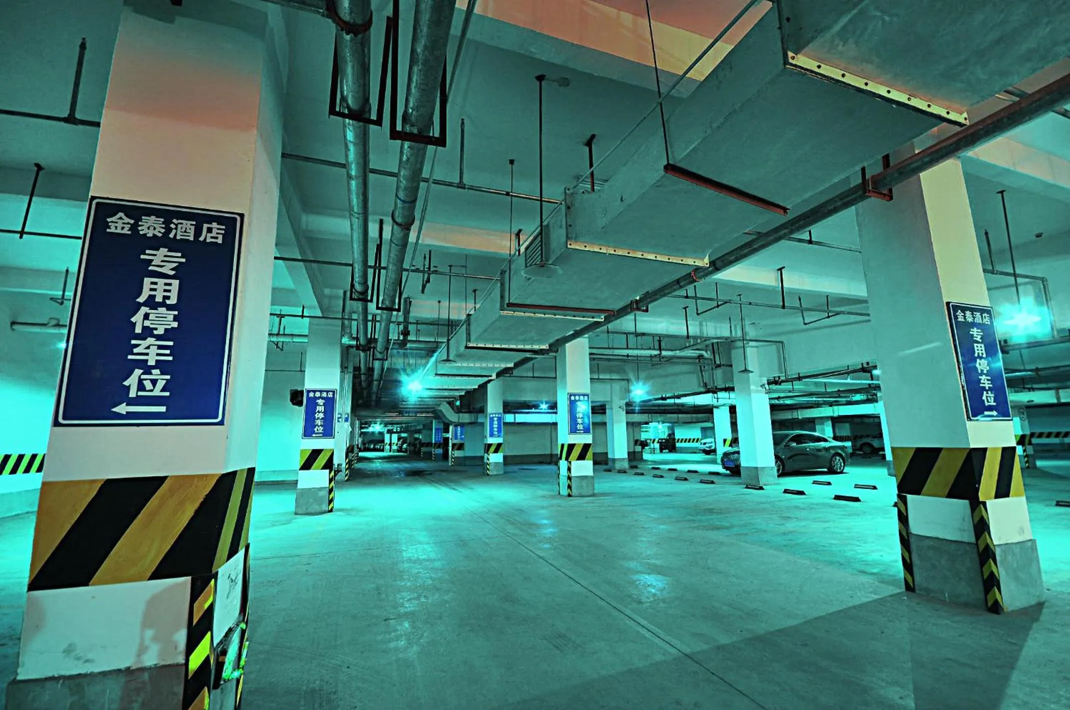 Parking in Jin-Tai Holiday Hotel