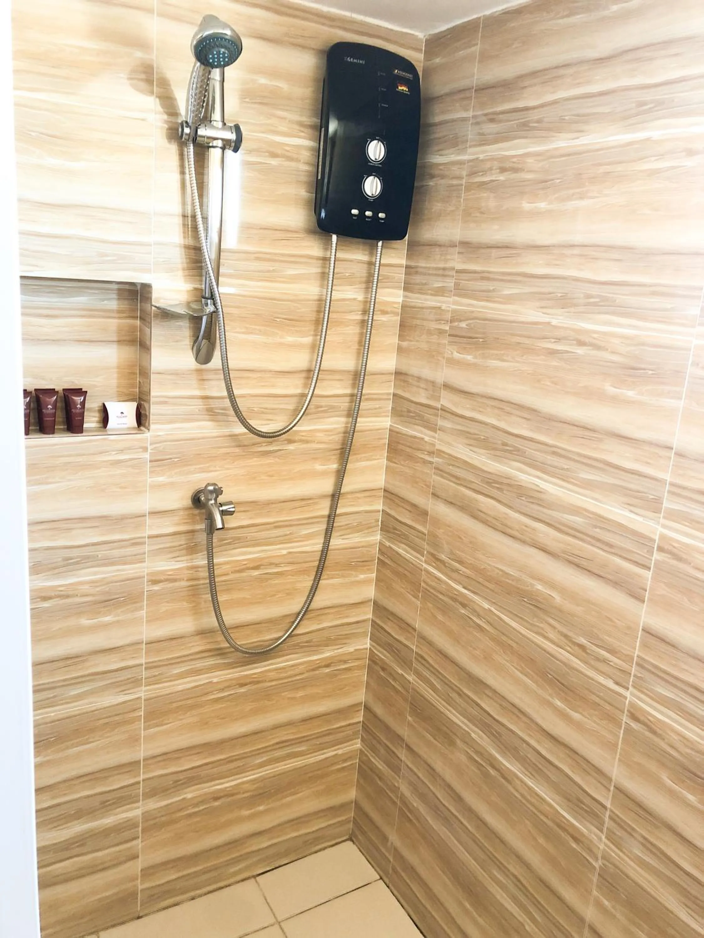 Shower in The Piccolo Hotel of Boracay