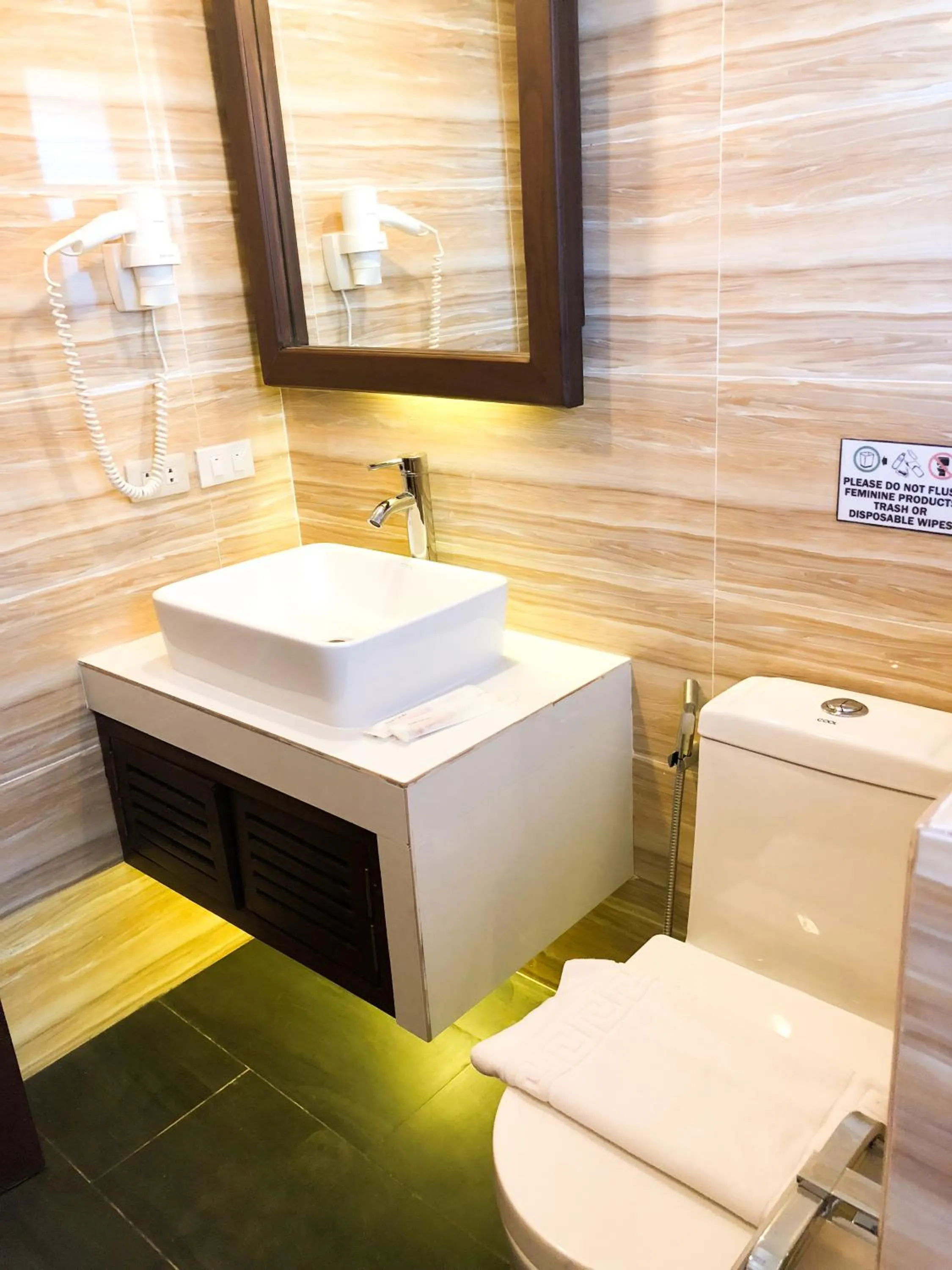 Toilet in The Piccolo Hotel of Boracay